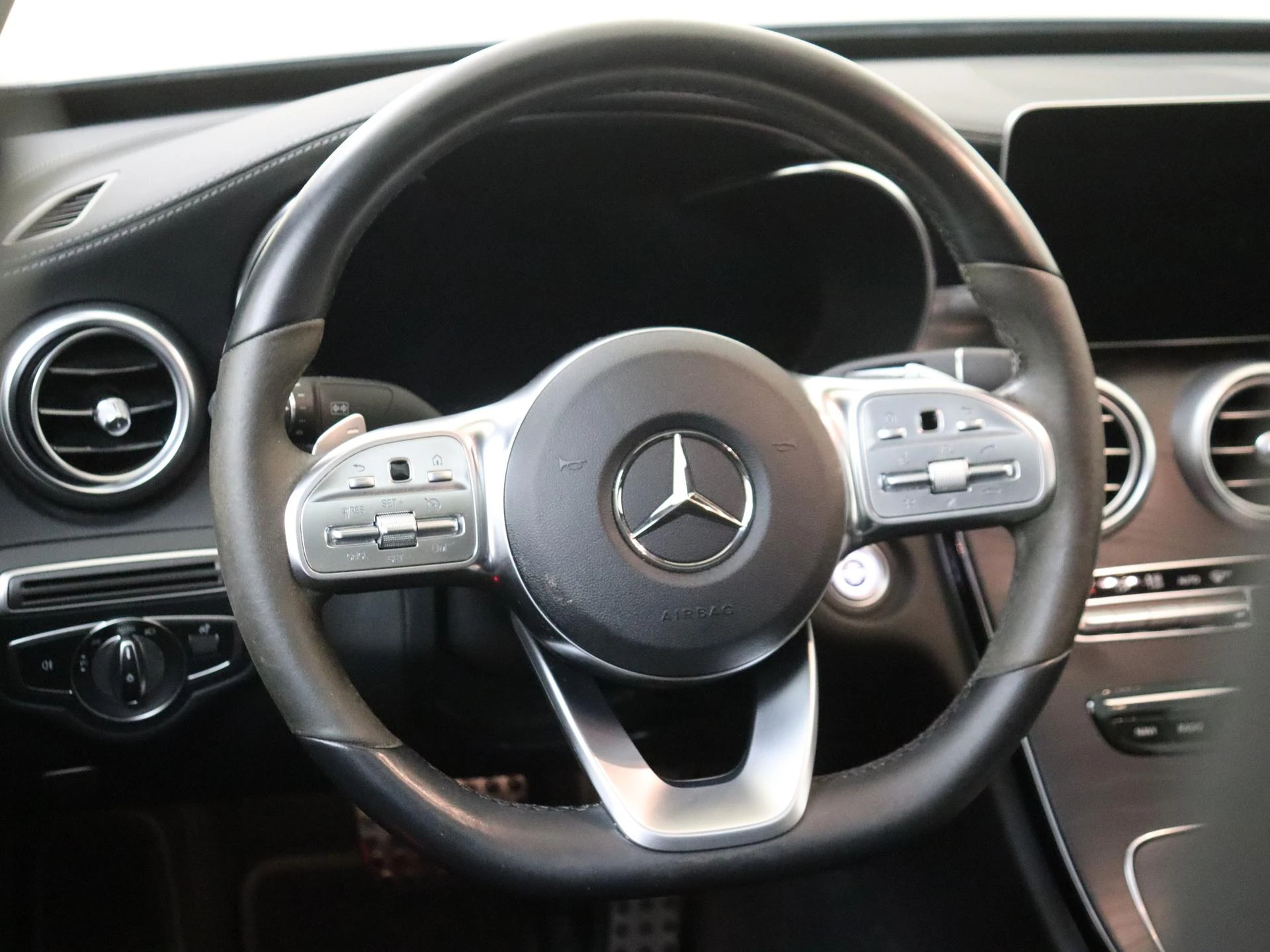 Mercedes-Benz-C-Klasse-image-11