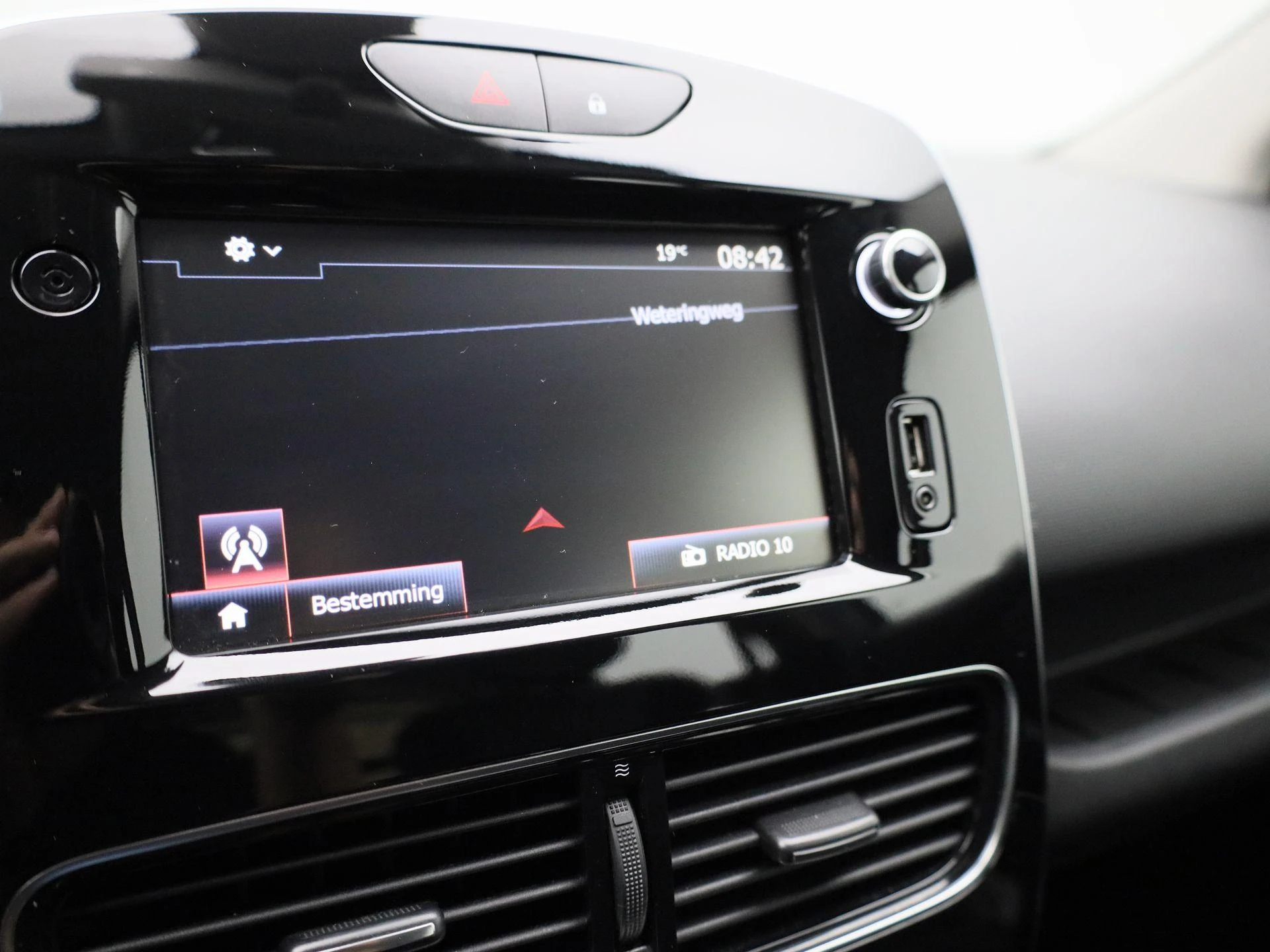 Renault-Clio-image-22