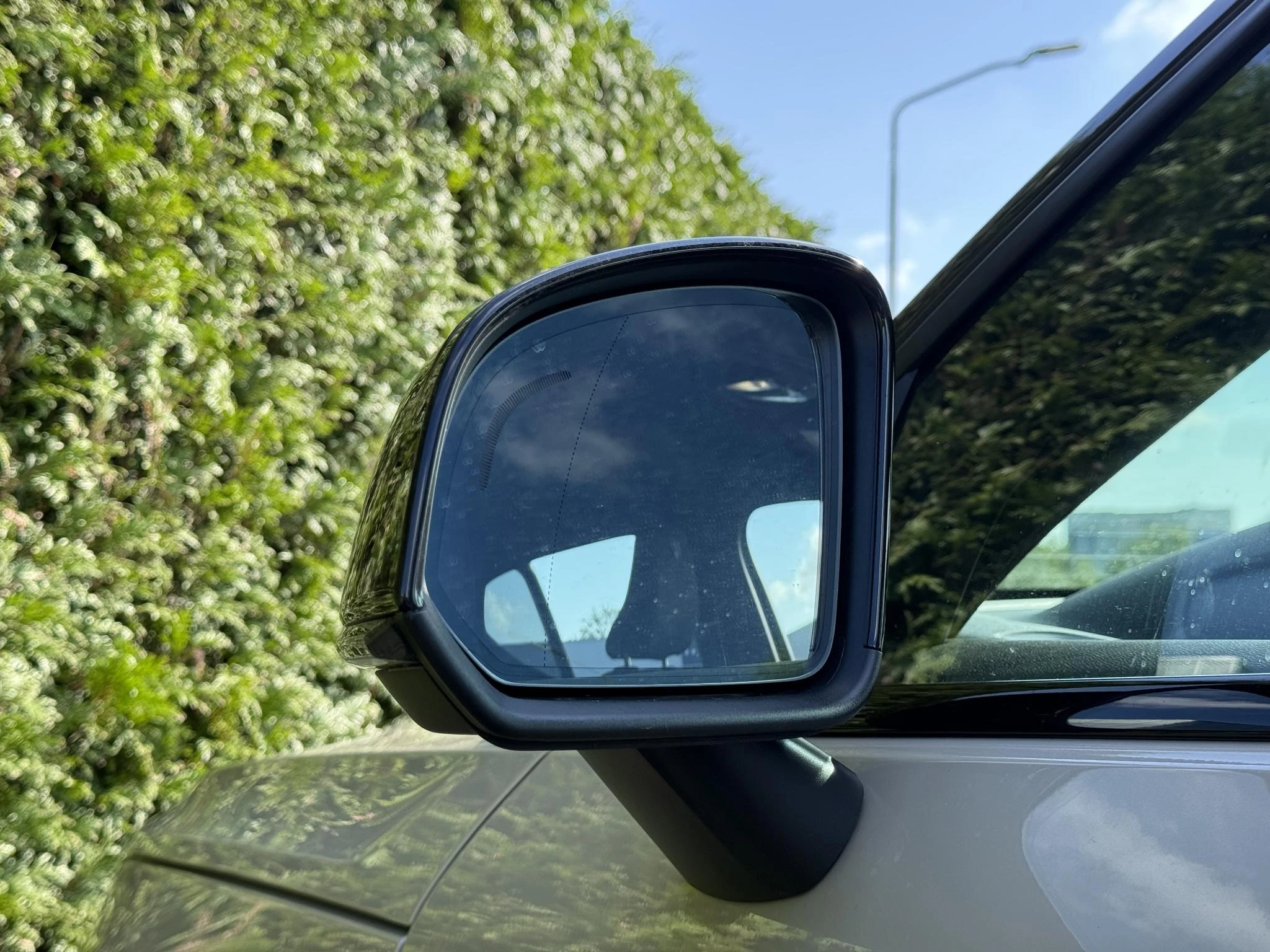 Volvo-EX40-image-13