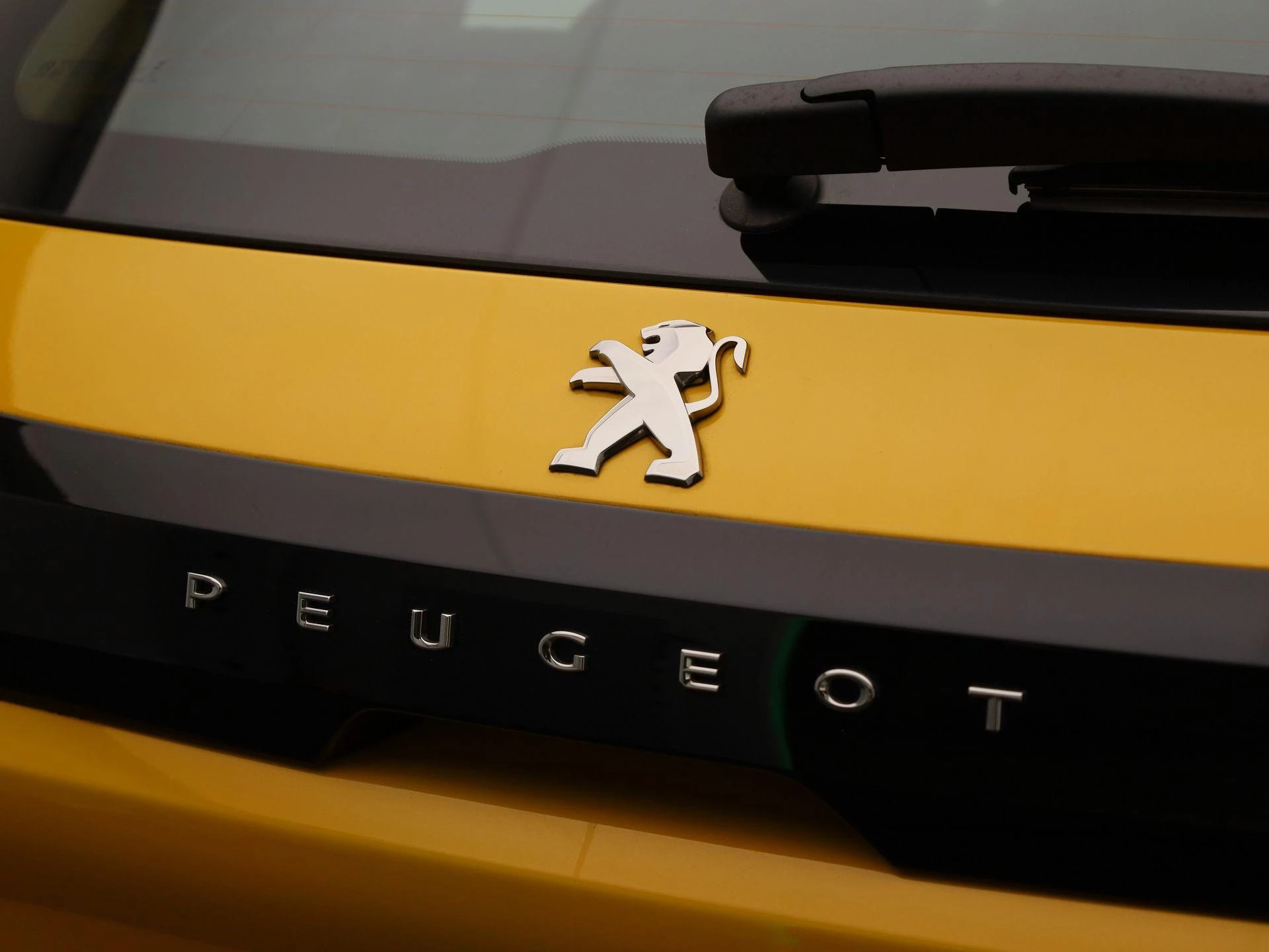 Peugeot-e-208-image-37