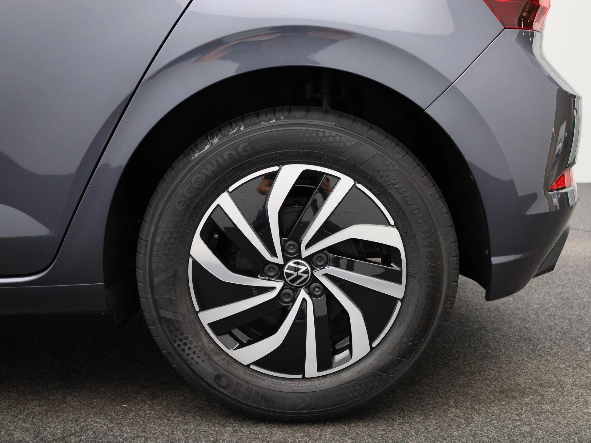 Volkswagen-Polo-image-12