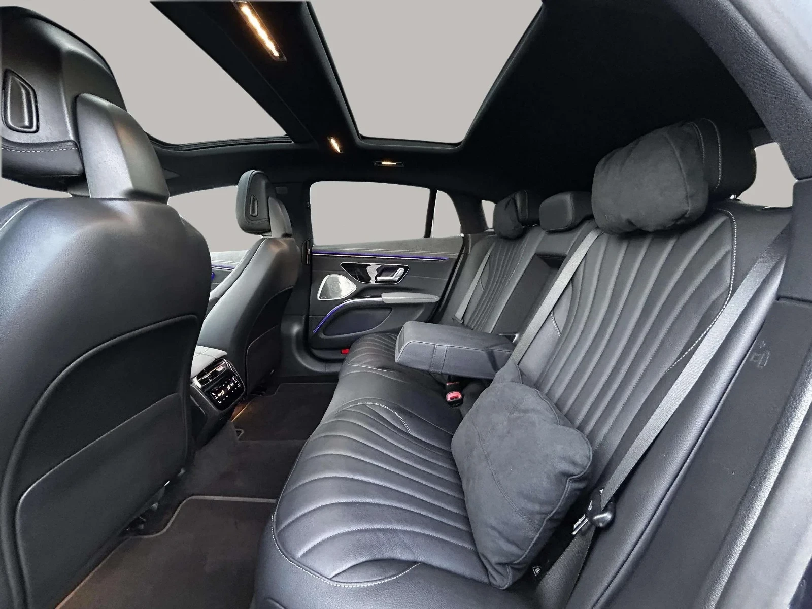 Mercedes-Benz-EQS-image-14