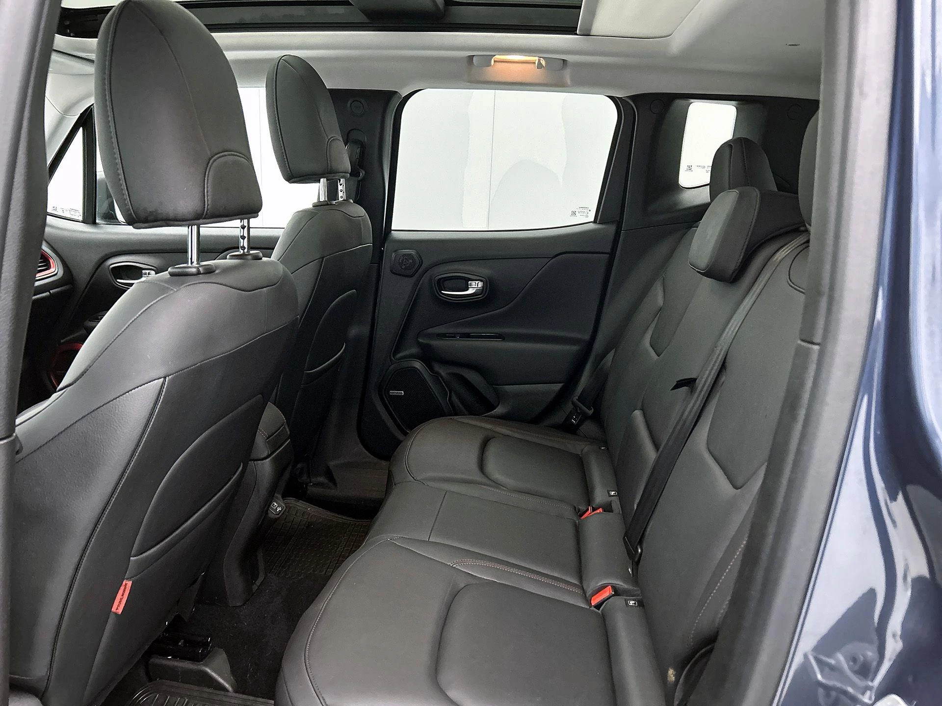 Jeep-Renegade-image-25