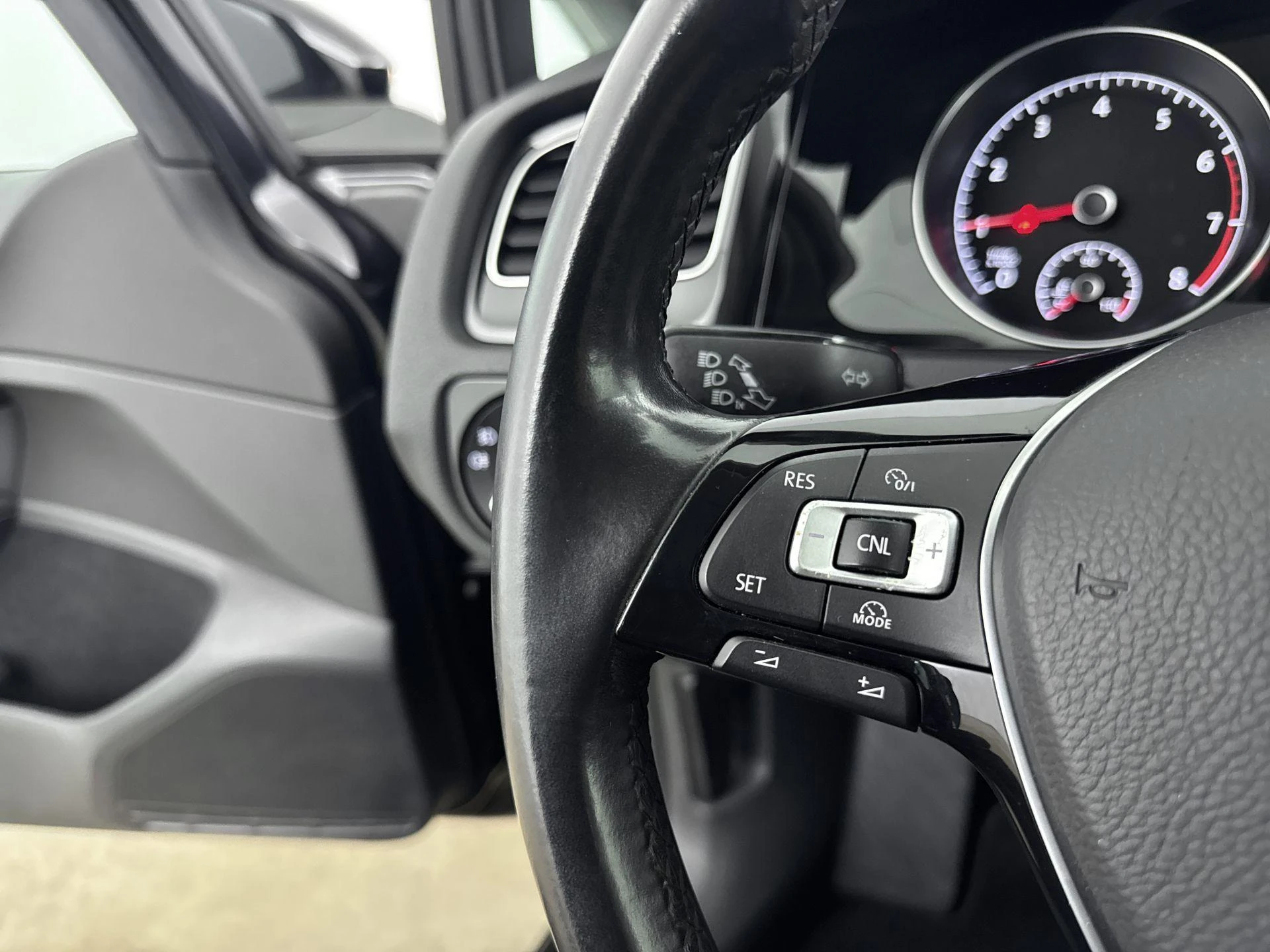 Volkswagen-Golf-image-5