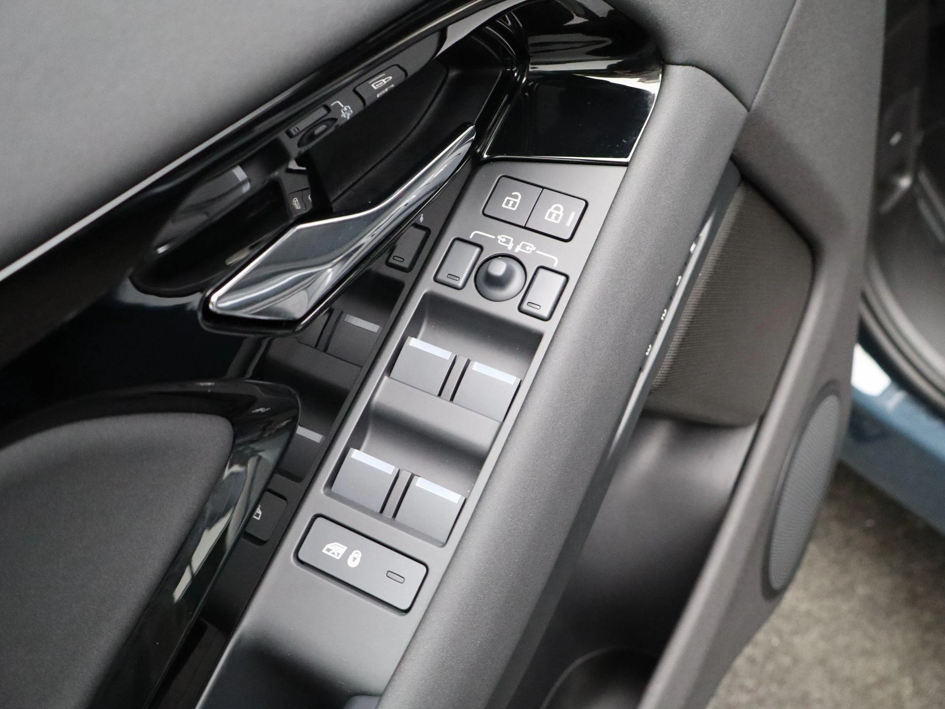 Land Rover-Range Rover Evoque-image-28