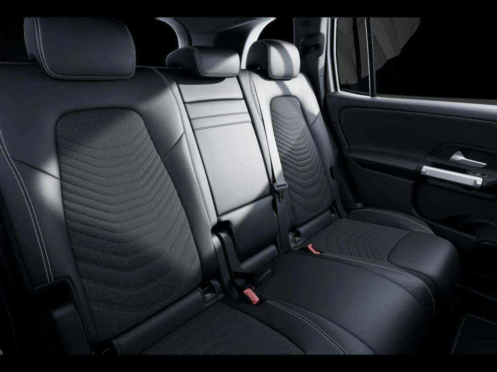 Mercedes-Benz-GLB 200 d-image-11