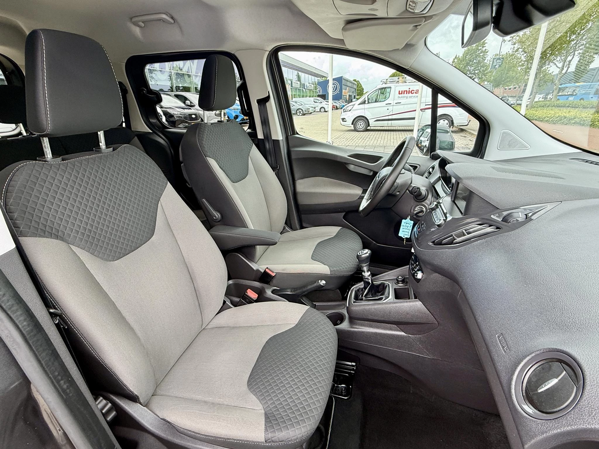 Ford Tourneo Courier 1.0 100pk Titanium