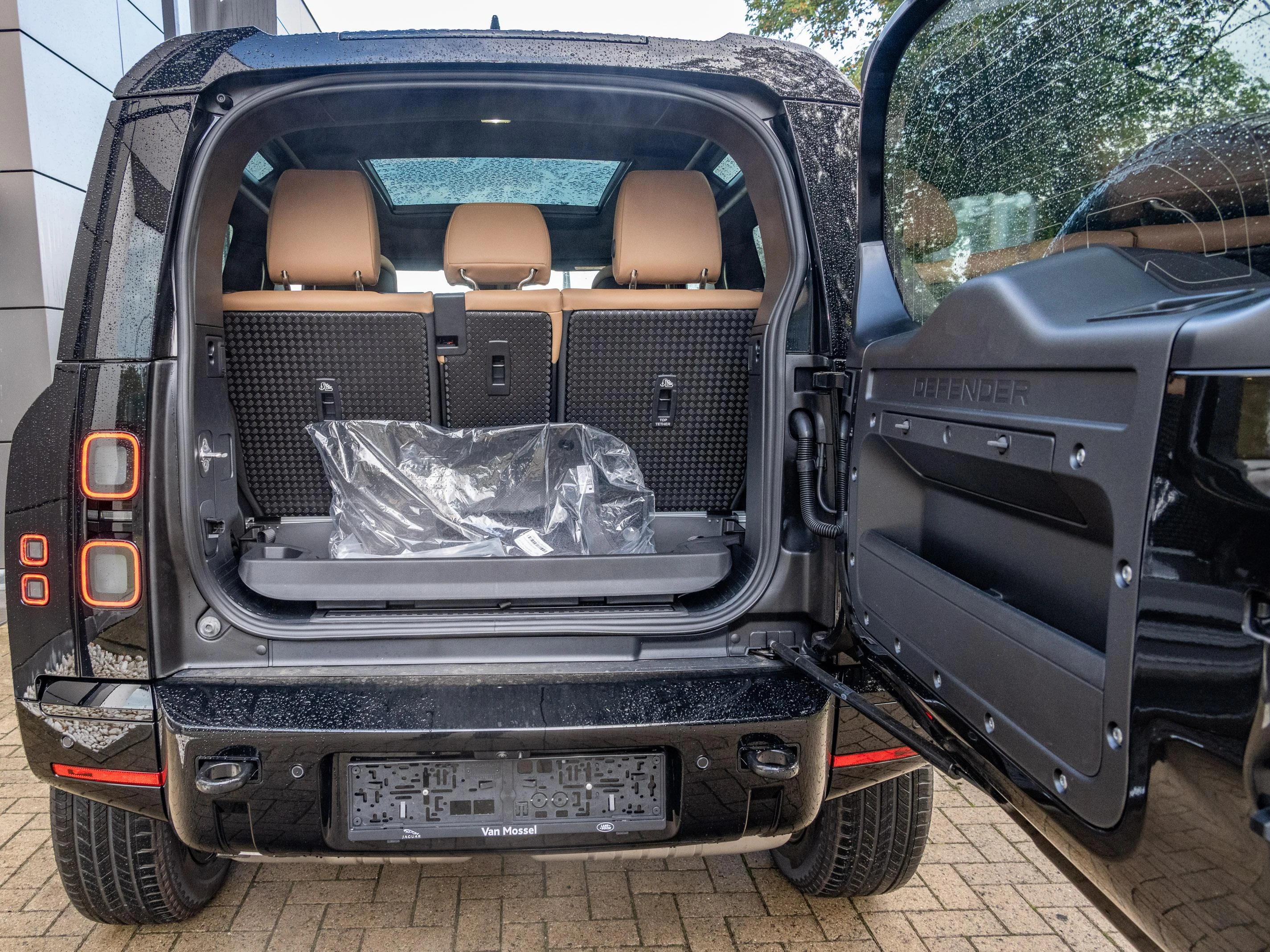 Land Rover-Defender-image-18