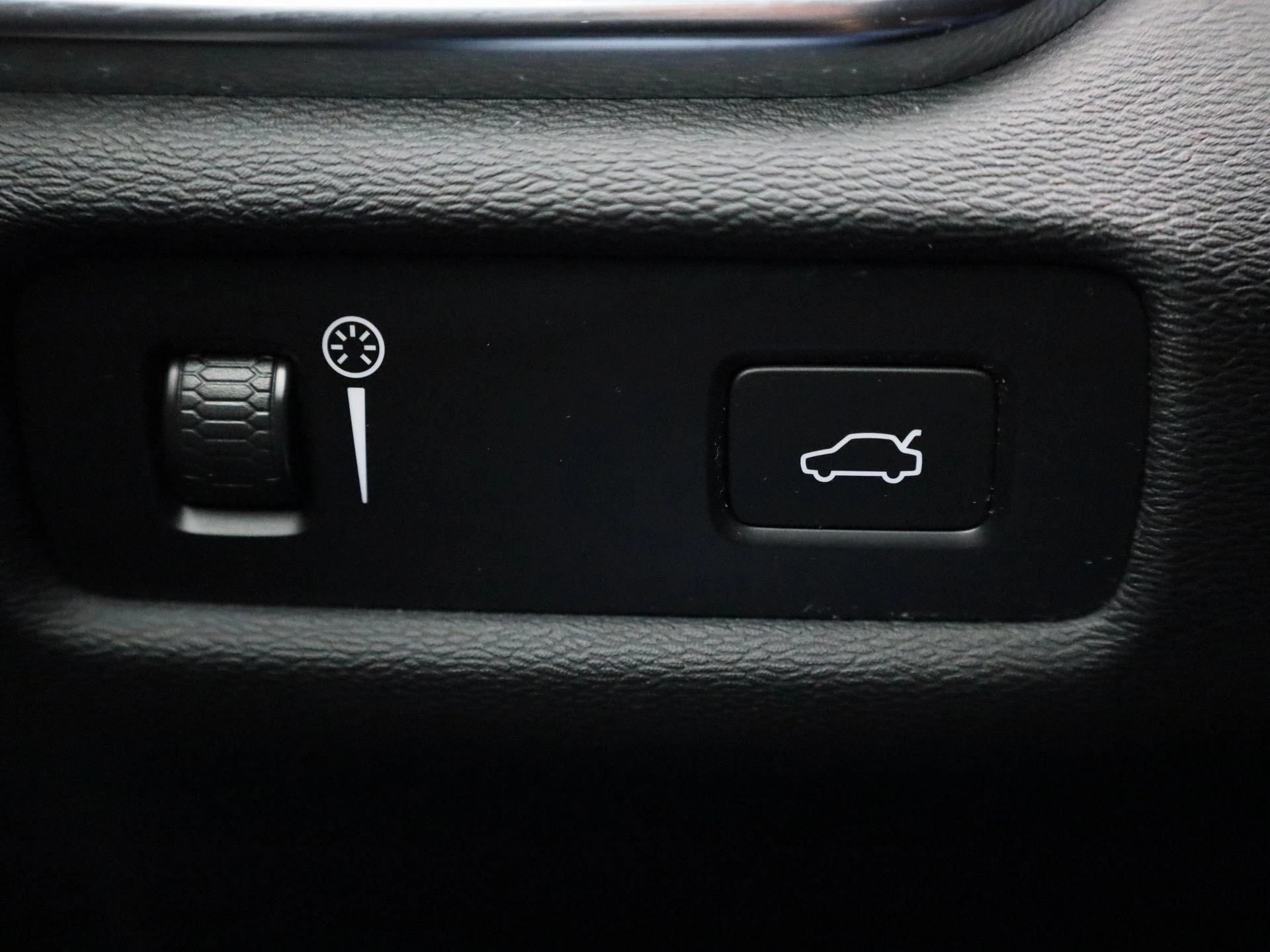 Volvo V60 B3 DCT Momentum Pro