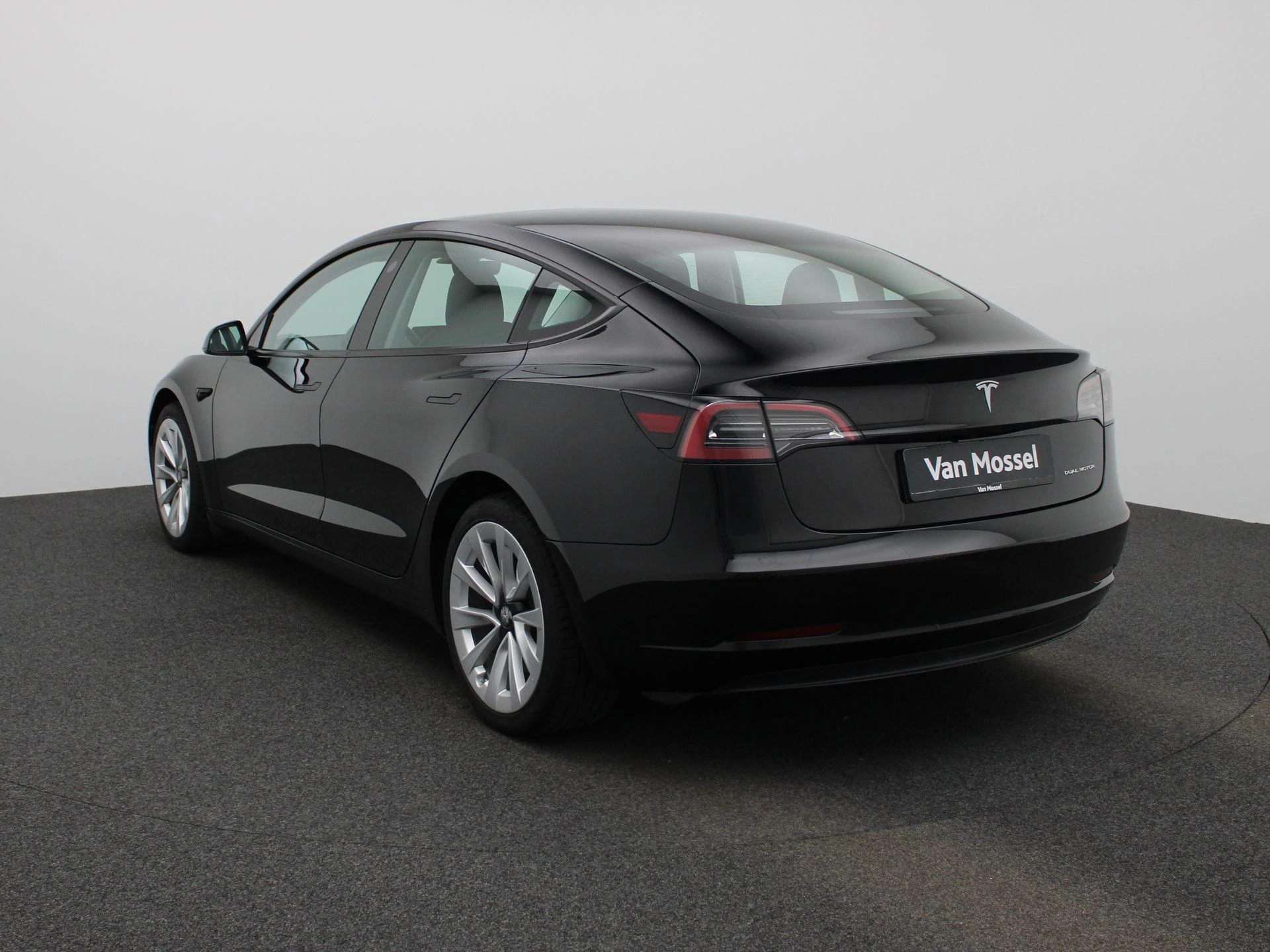 Tesla-Model 3-image-1