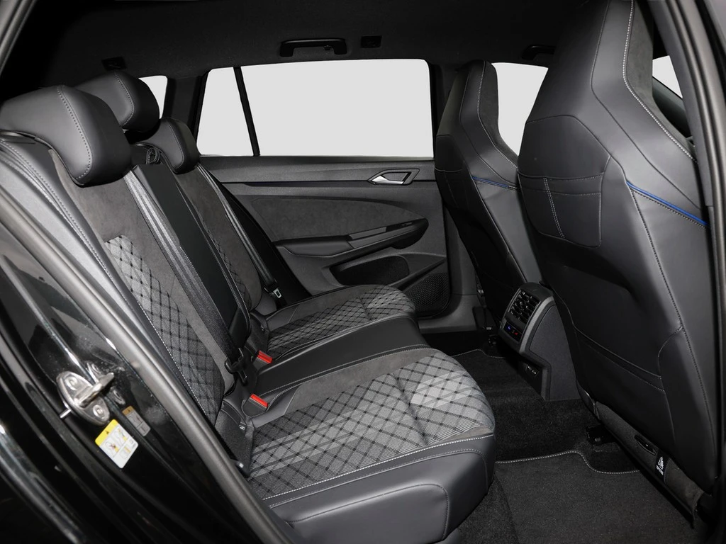 Volkswagen-Golf-image-9
