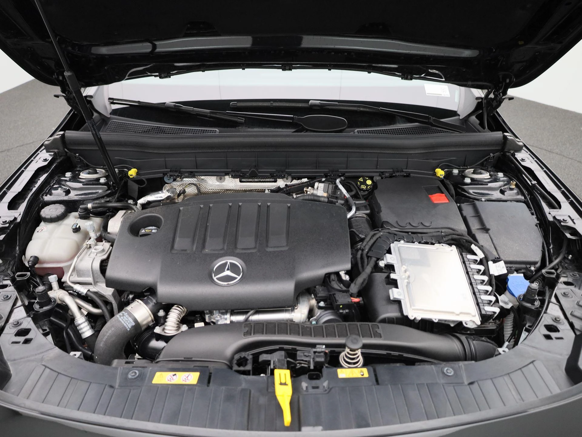 Mercedes-Benz-GLB-image-41