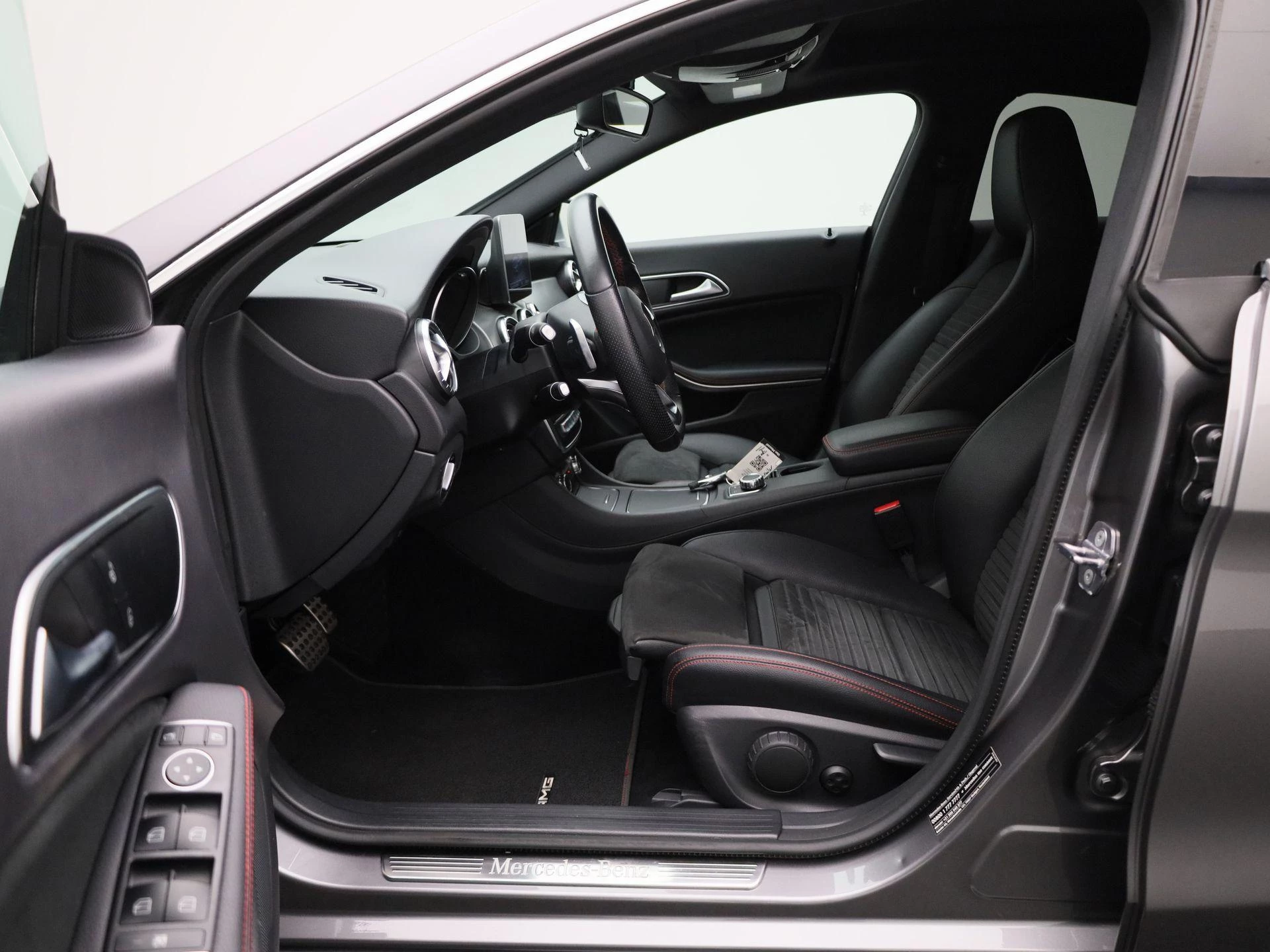 Mercedes-Benz-CLA-image-8