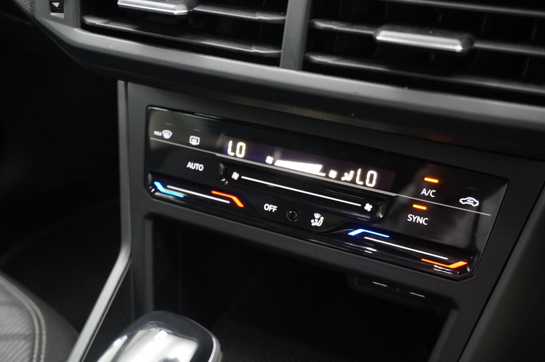 Volkswagen-Polo-image-32