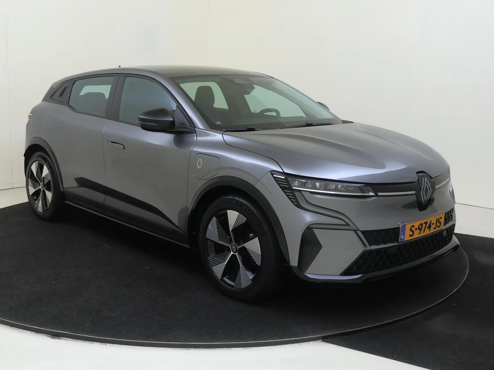 Renault-Megane E-Tech-image-1