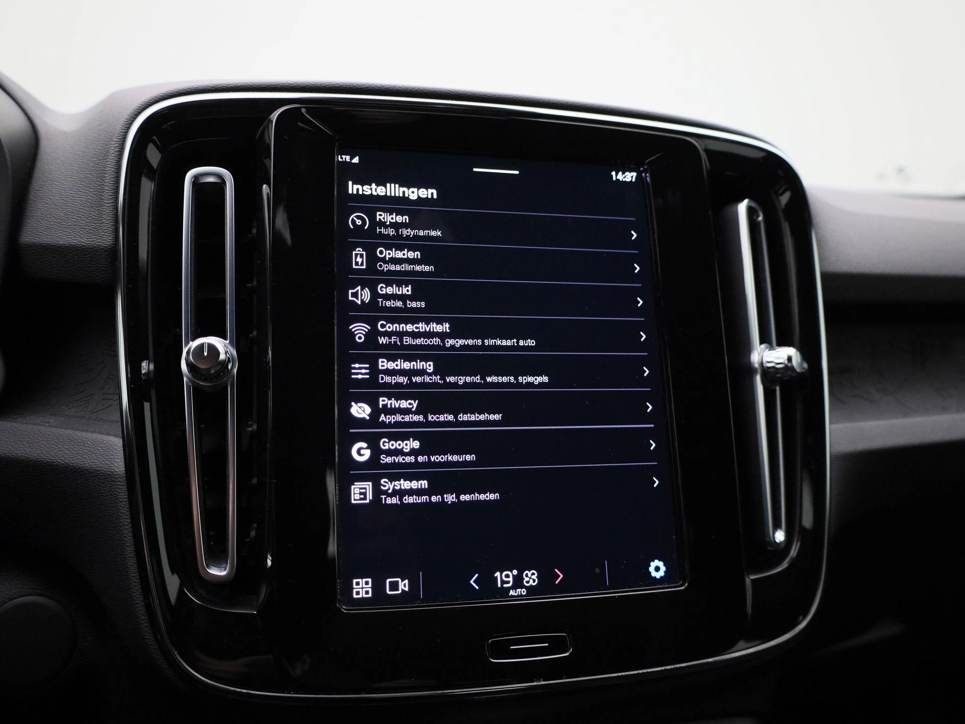 Volvo-XC40-image-25