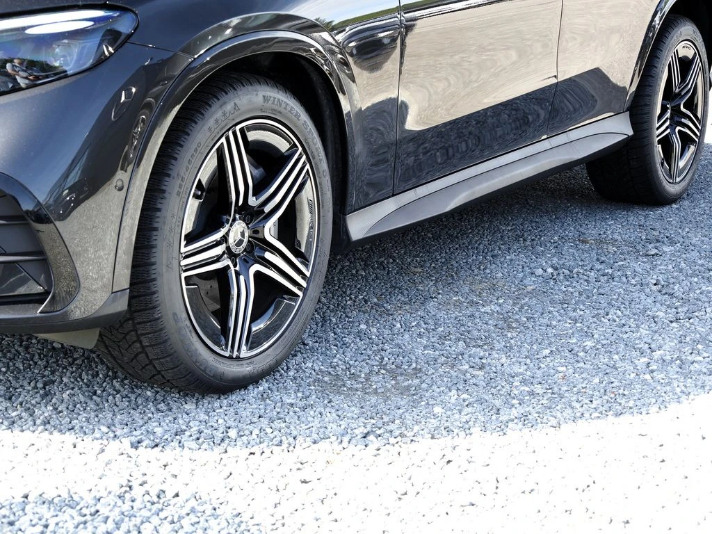 Mercedes-Benz-GLC 220 d-image-6