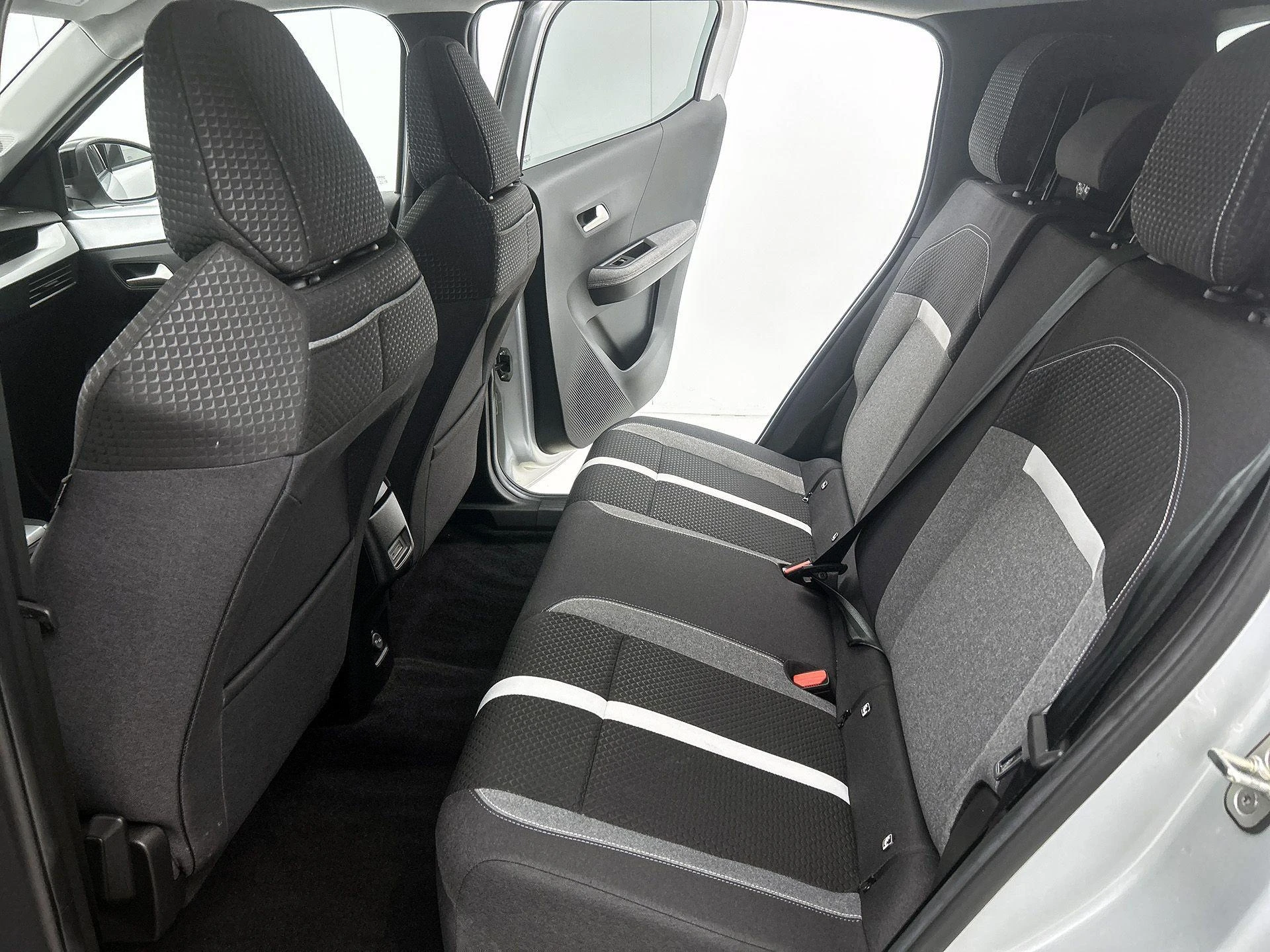 Opel-Frontera-image-26