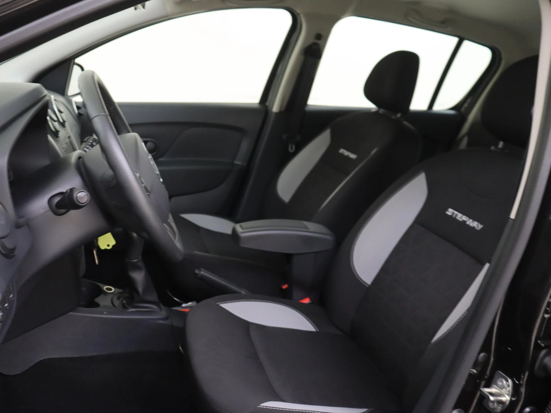 Dacia-Sandero Stepway-image-10