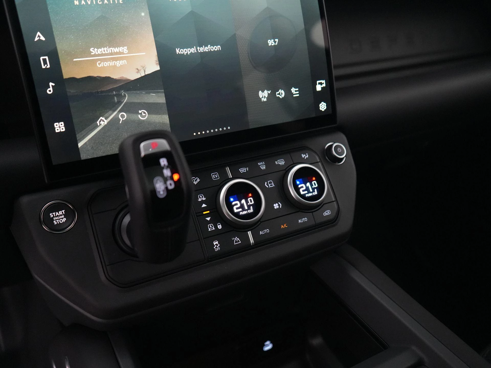 Land Rover-Defender-image-17