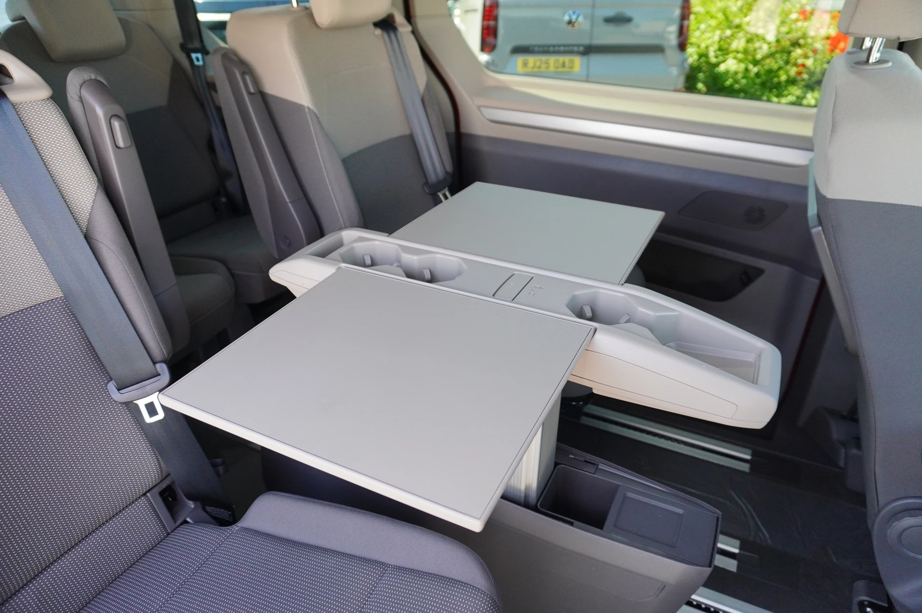 Volkswagen-Multivan-image-33