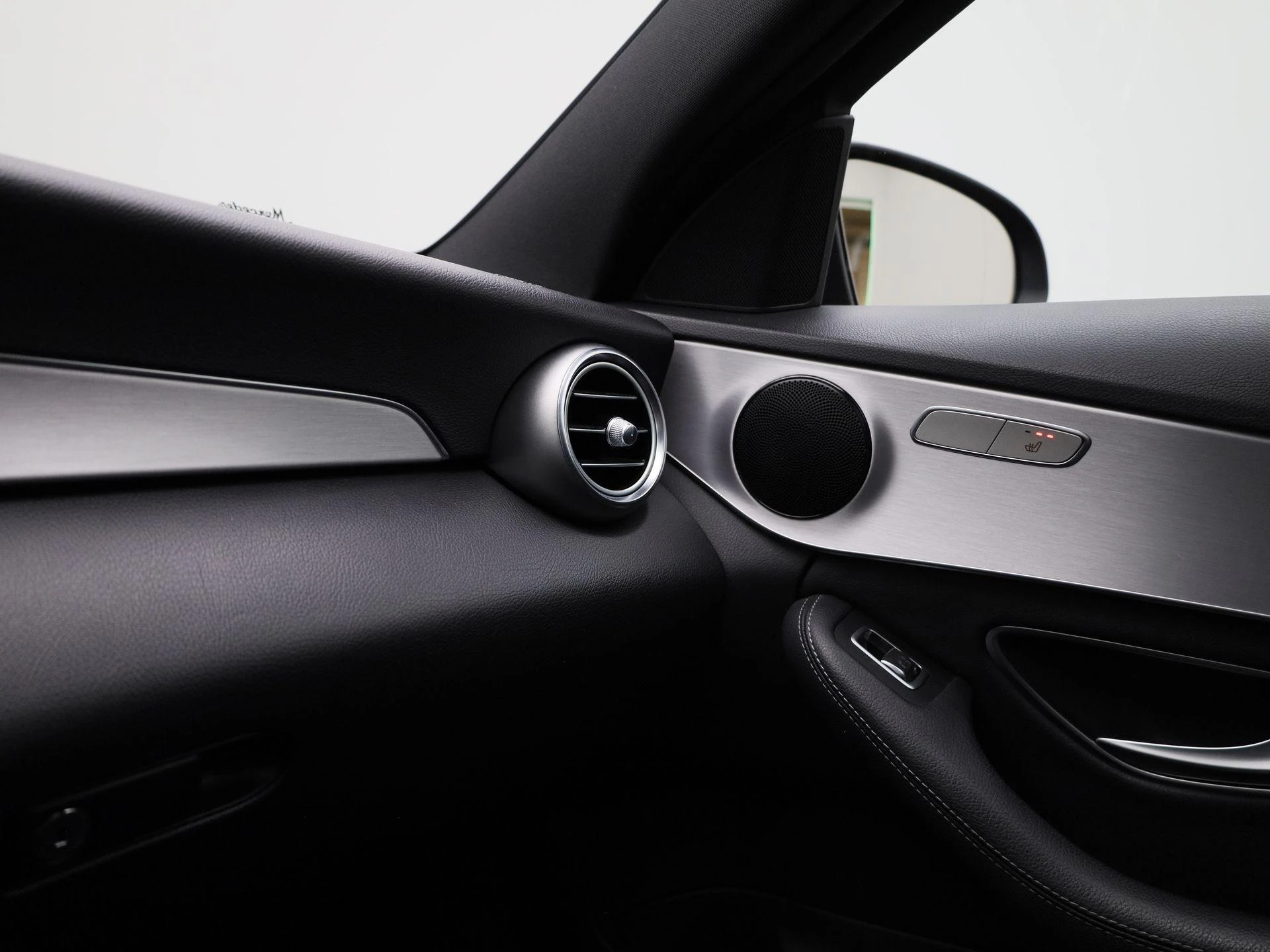 Mercedes-Benz-C-Klasse-image-29