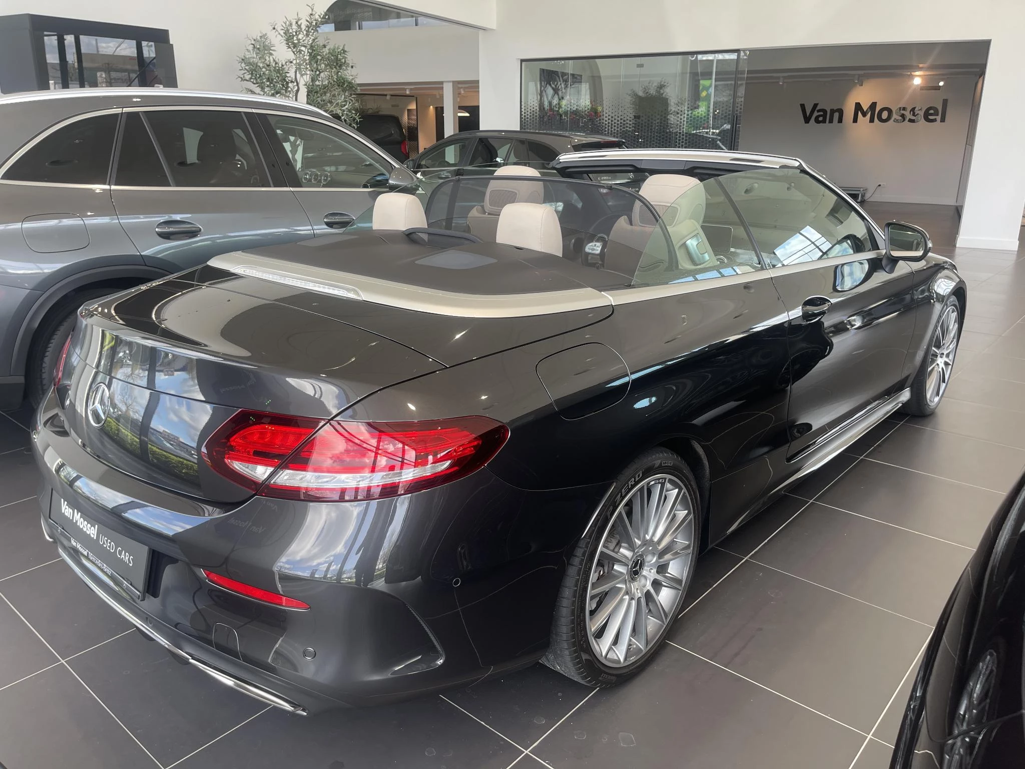 Mercedes-Benz Classe C 180 Cabriolet + AMG LINE + LEDER + CARPLAY +