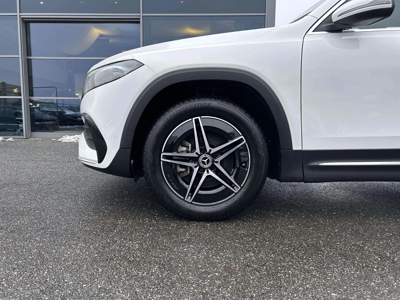 Mercedes-Benz-EQB-image-8