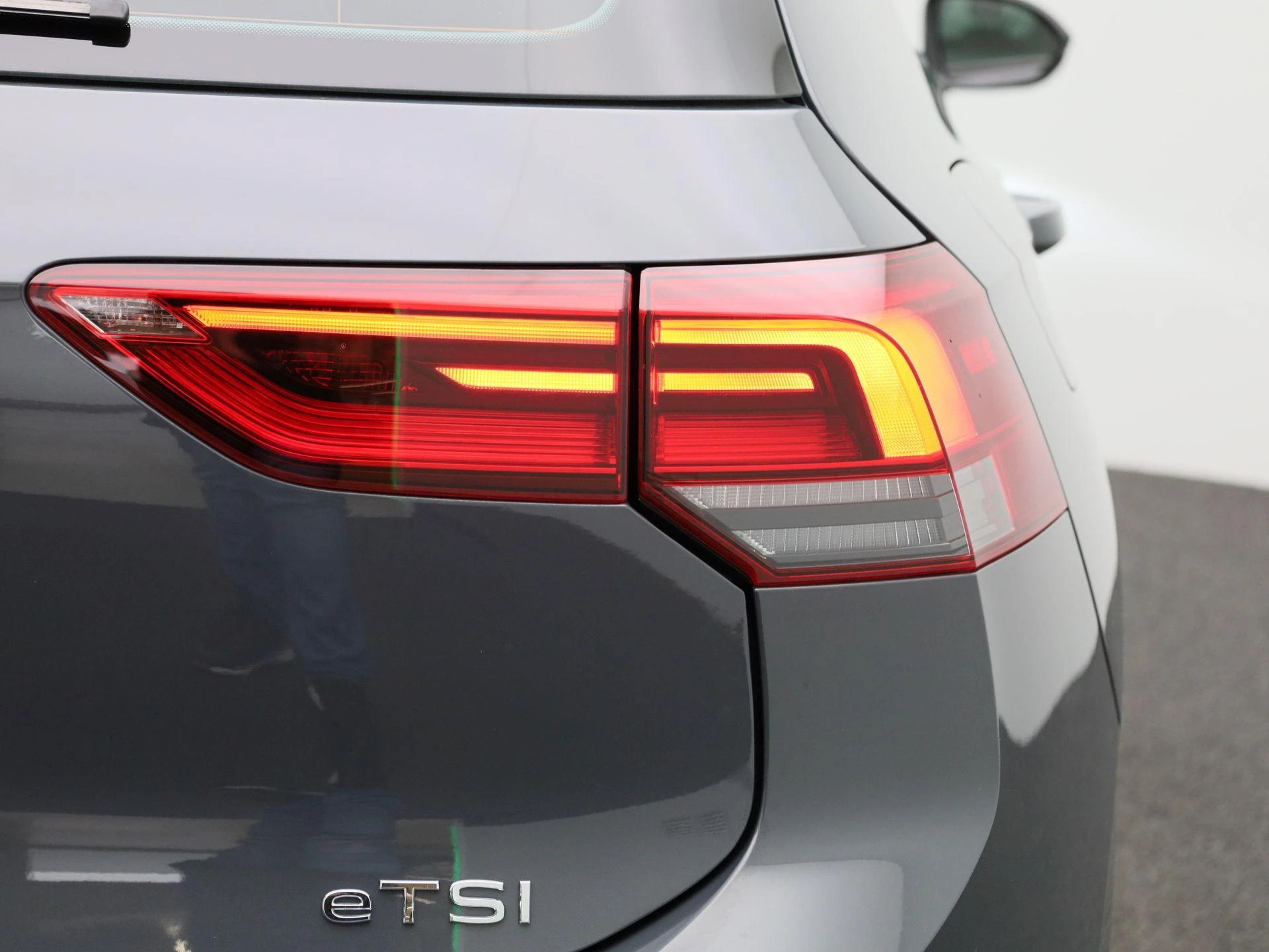 Volkswagen-Golf-image-33