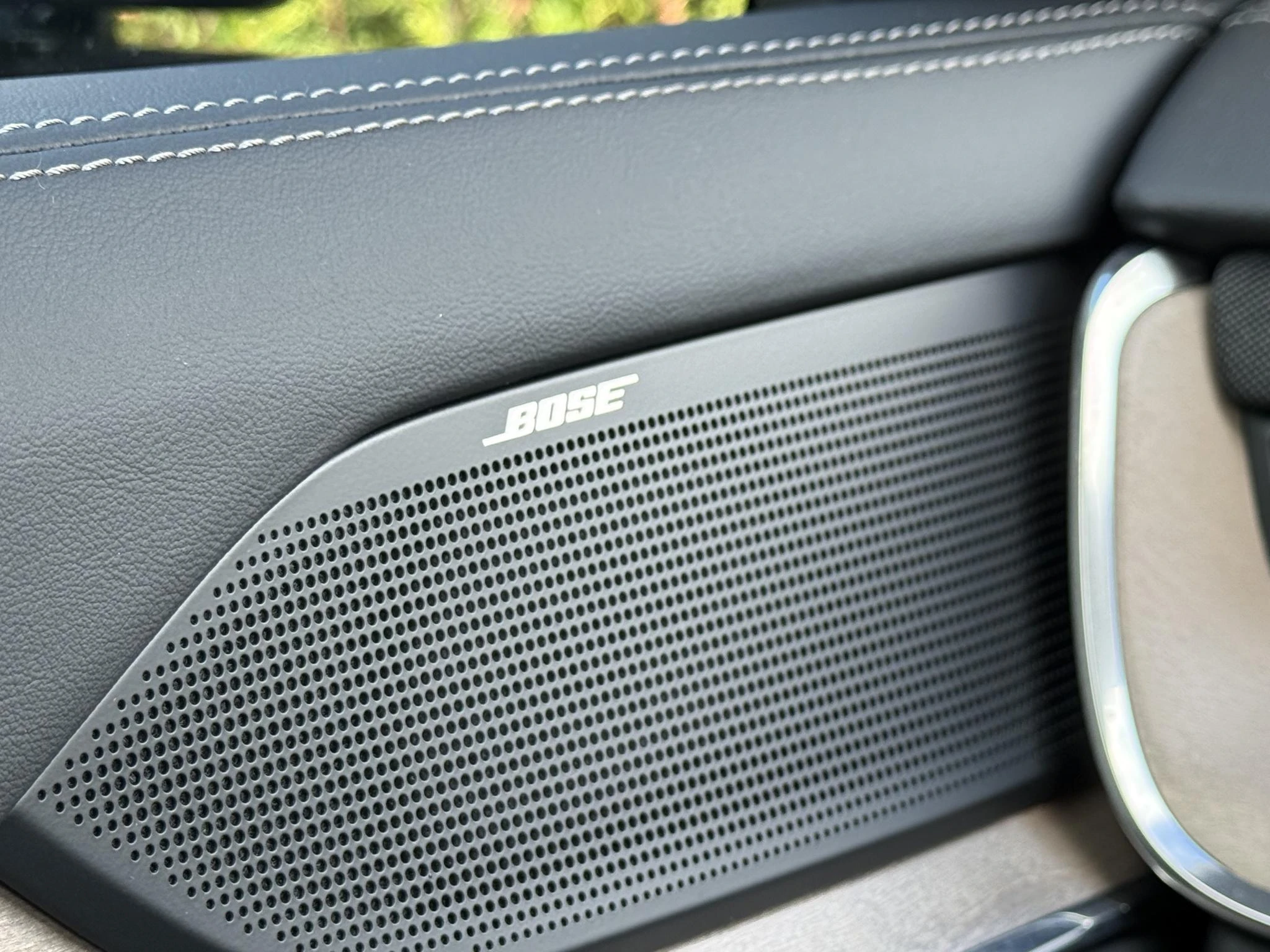 Volvo-EX90-image-24