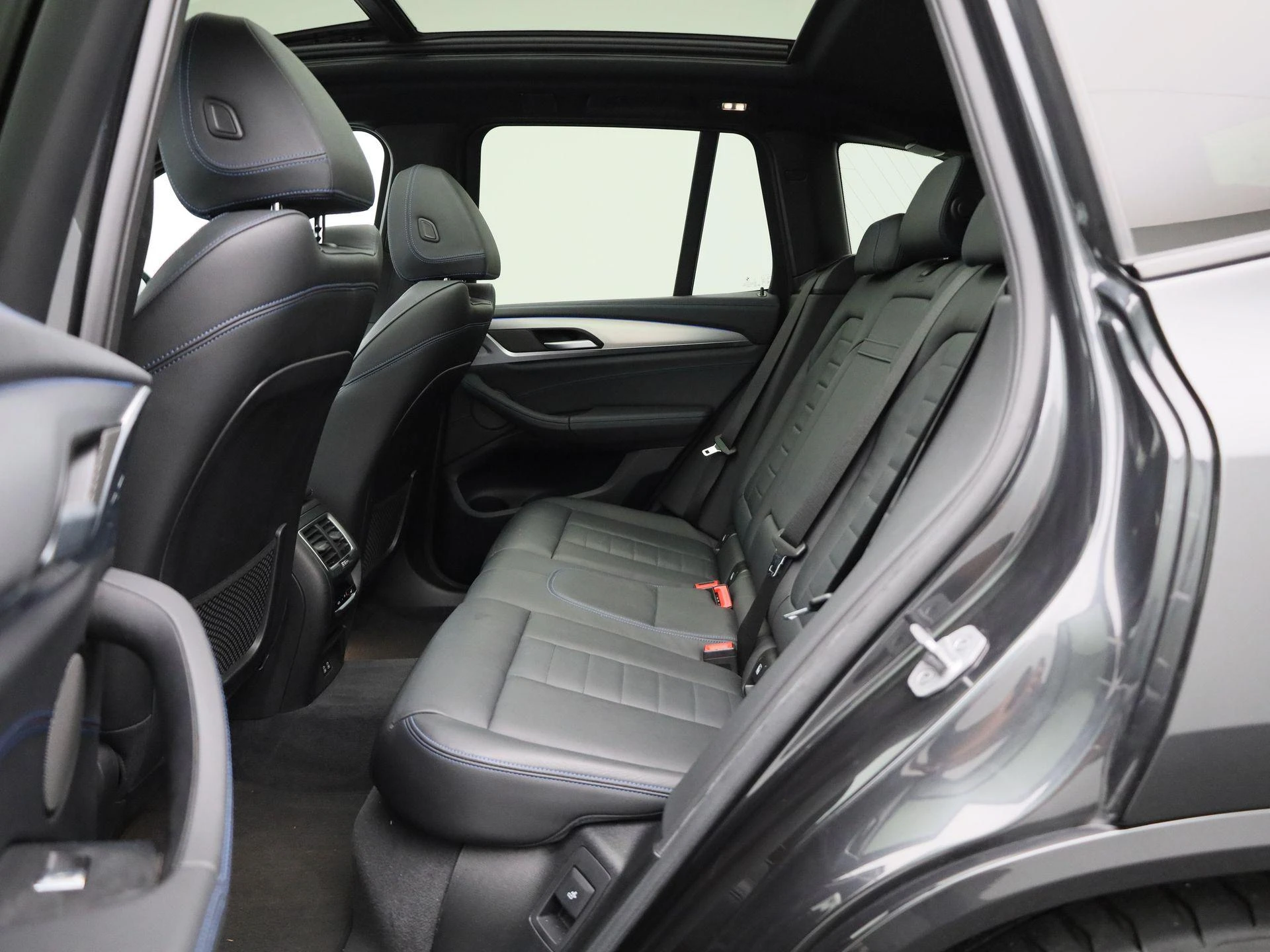 BMW-iX3-image-10