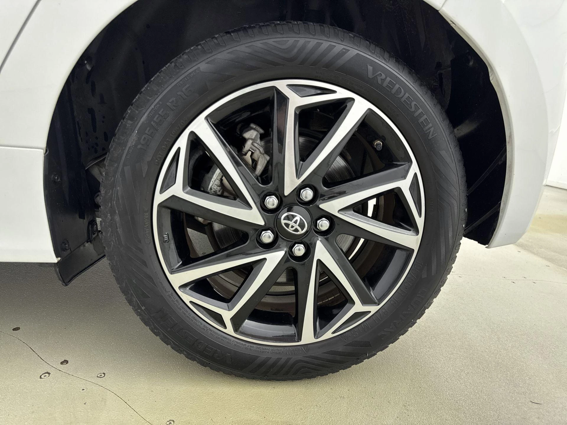 Toyota-Yaris-image-24