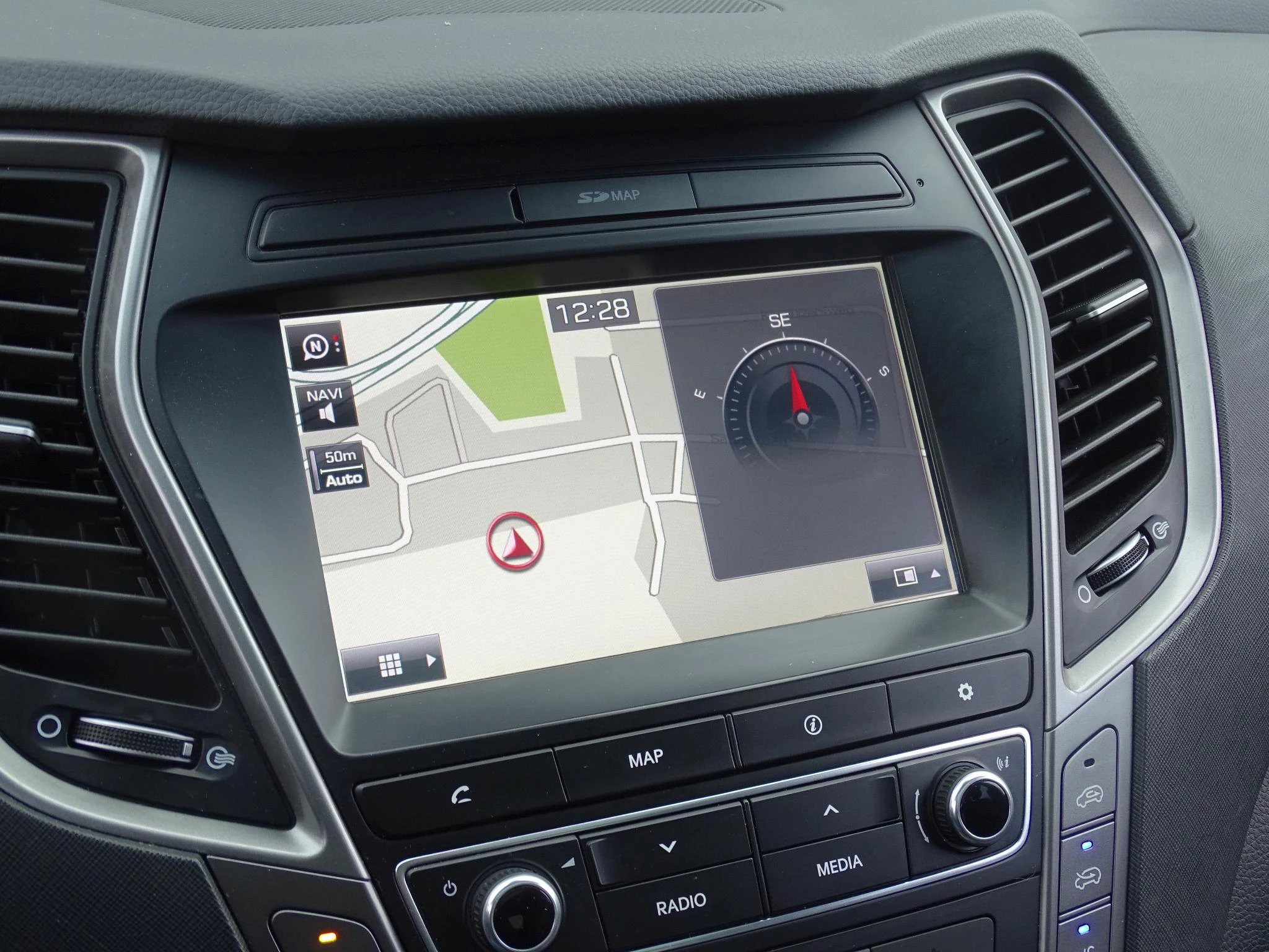 Hyundai-Santa Fe-image-18