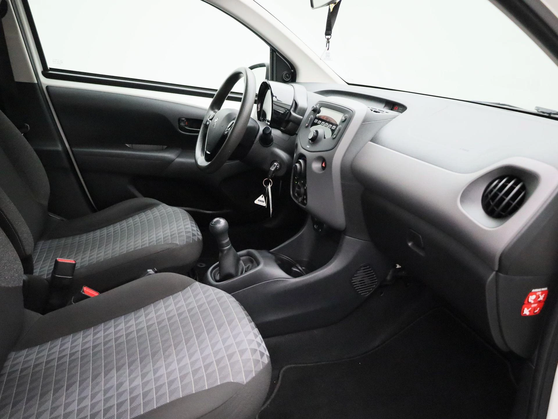 Peugeot-108-image-23