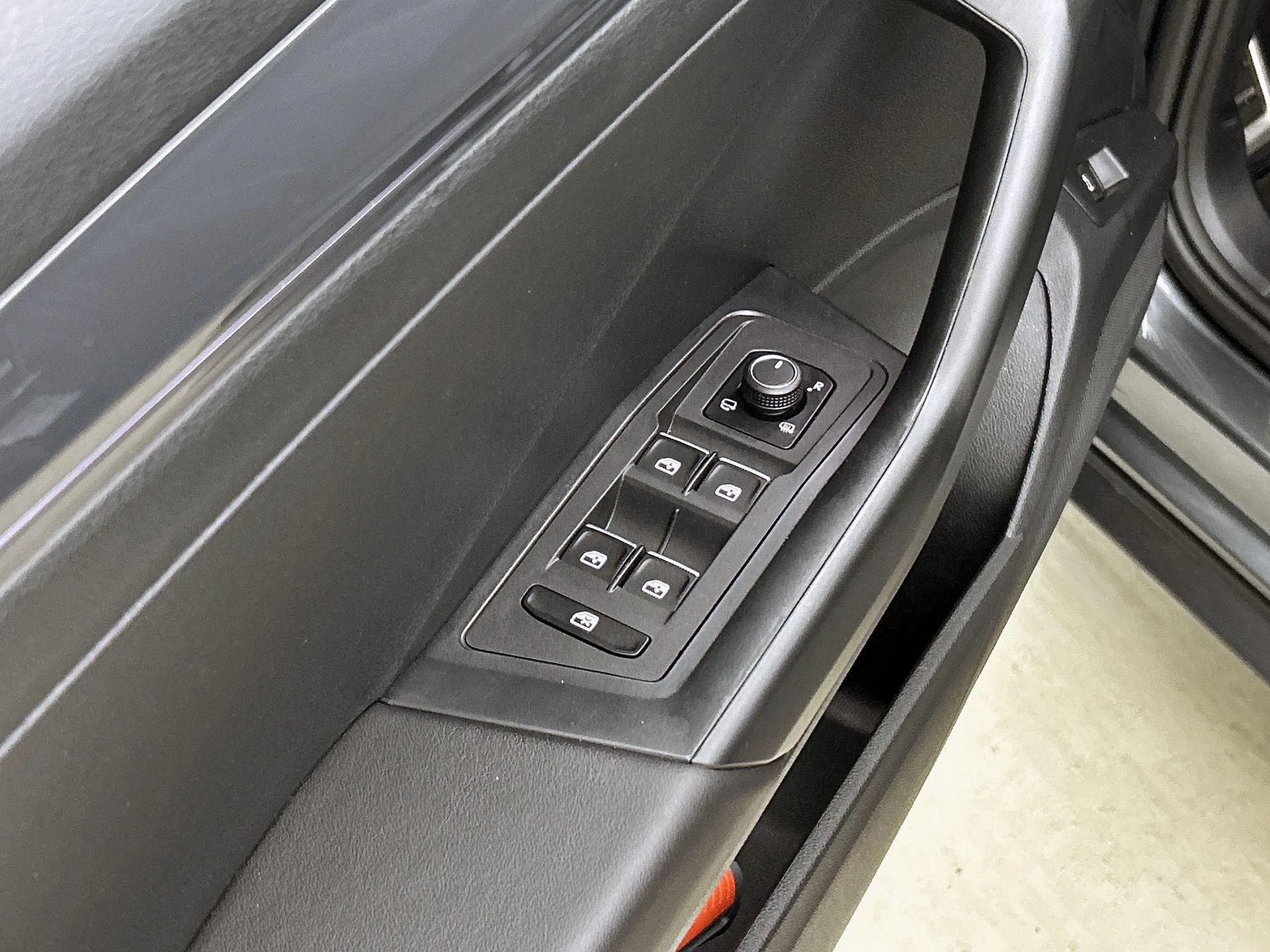Volkswagen-T-Roc-image-31