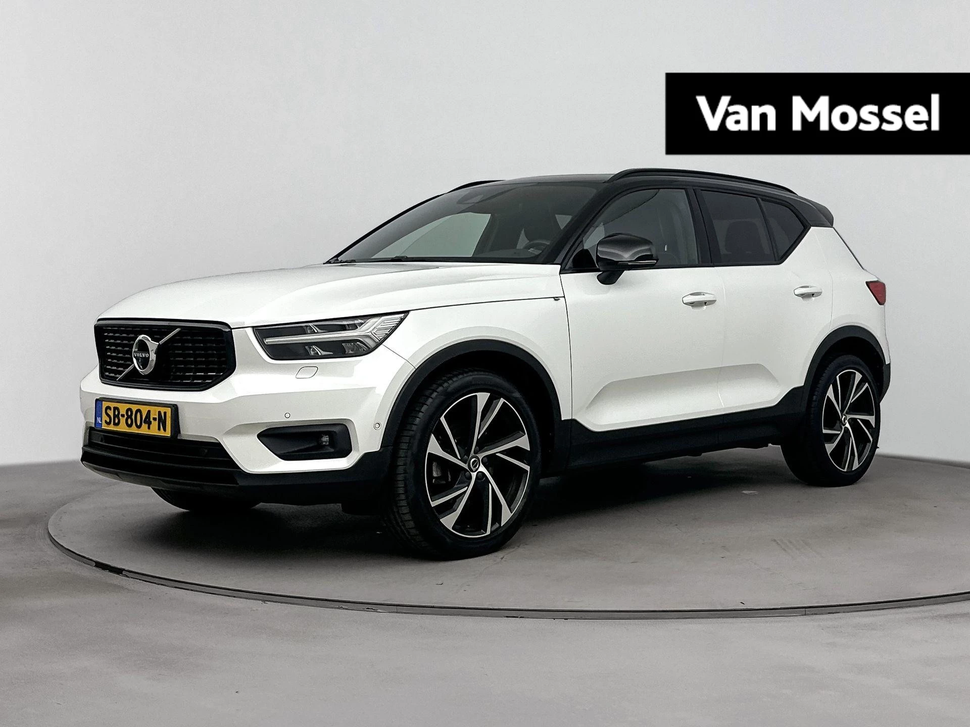 Volvo-XC40-image-0