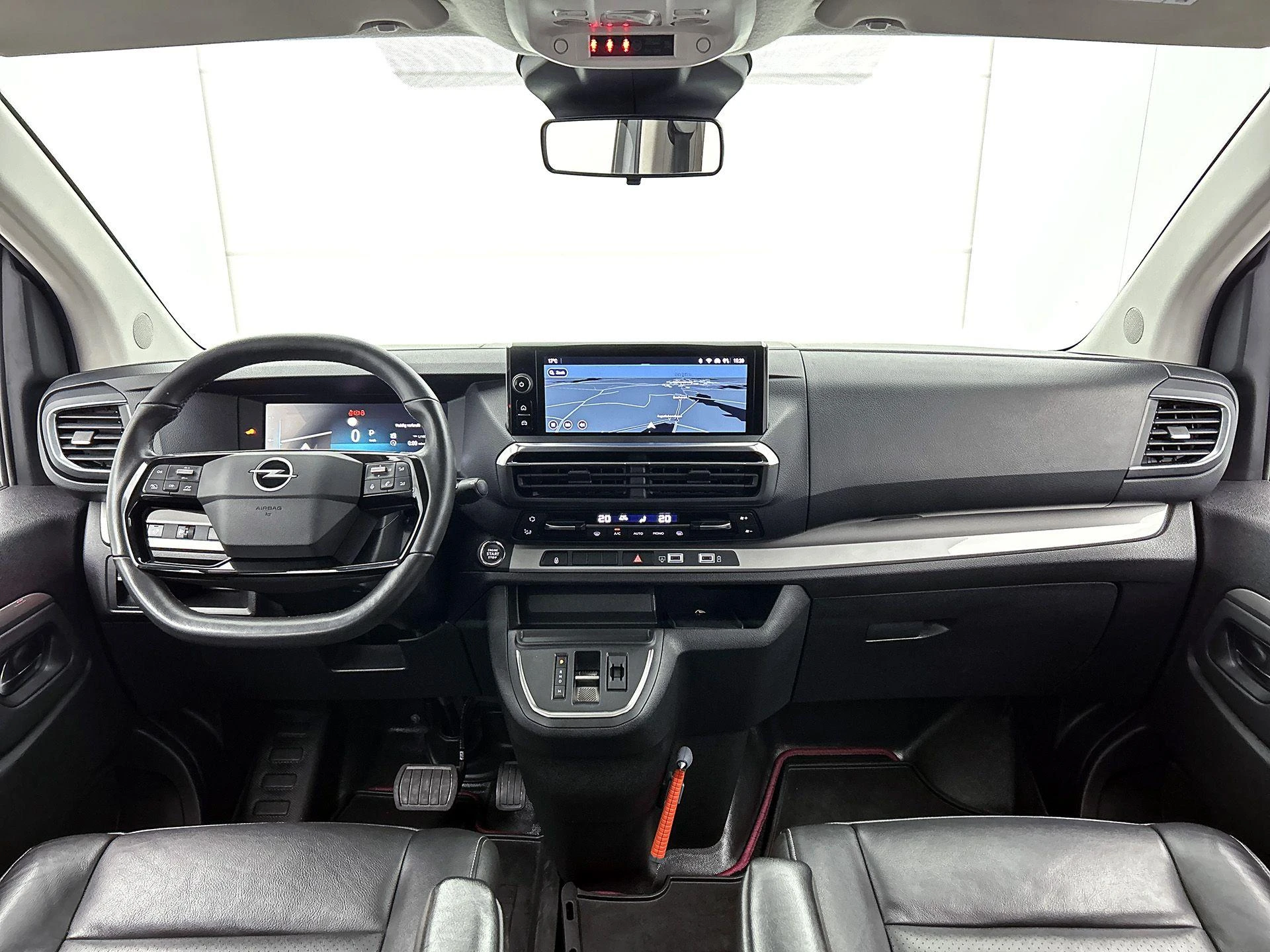Opel-Vivaro-image-21