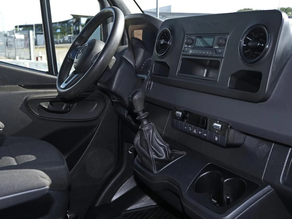 Mercedes-Benz-Sprinter 317-image-9