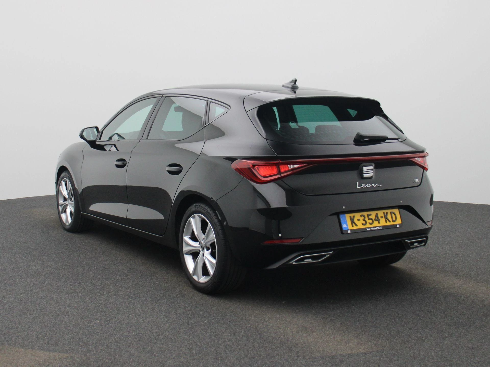 SEAT-Leon-image-1