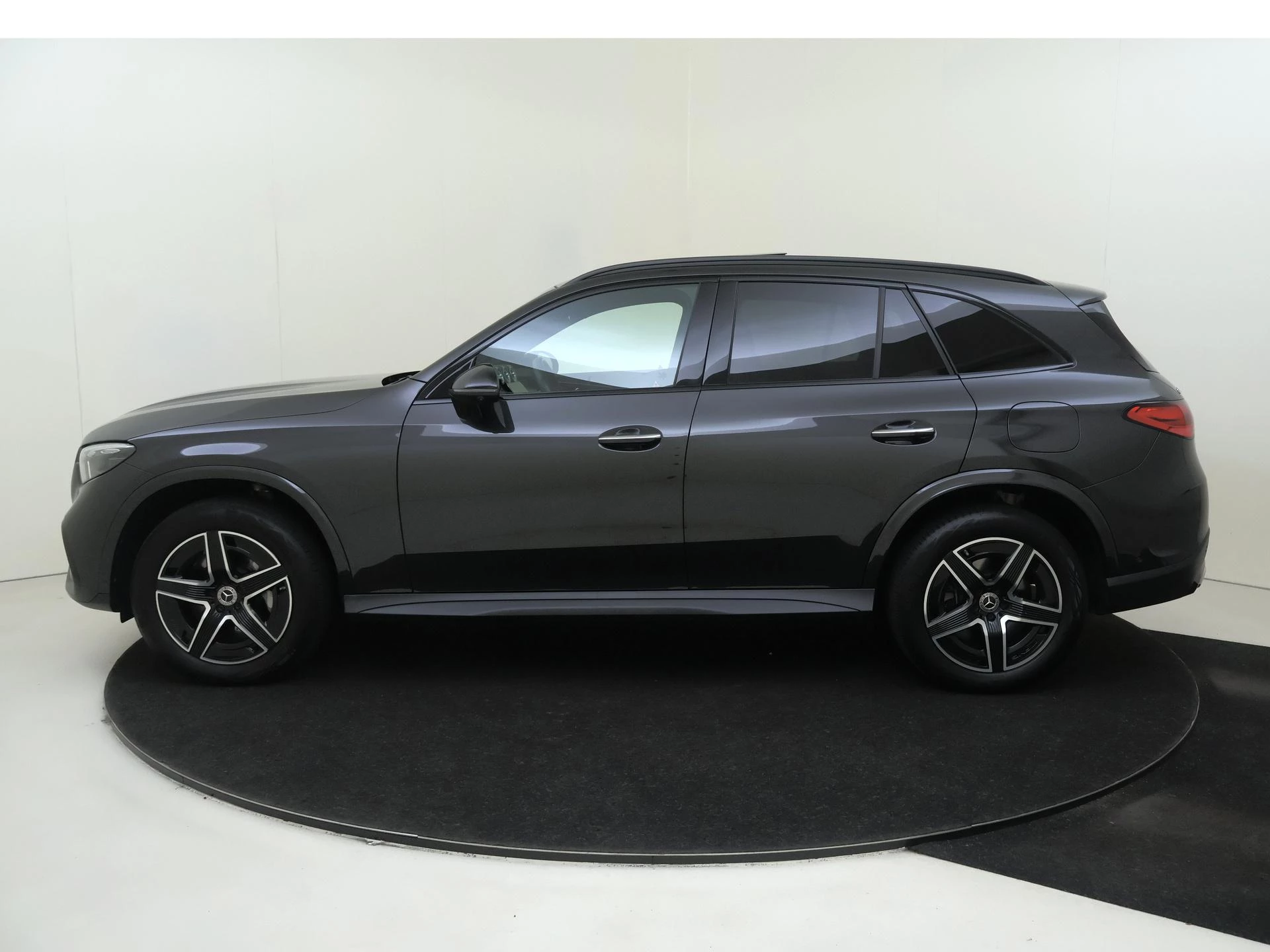 Mercedes-Benz-GLC-image-10