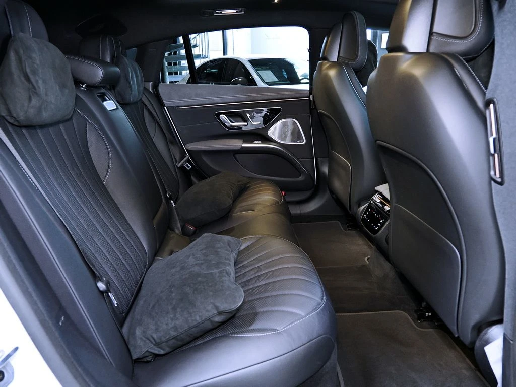 Mercedes-Benz-EQS 580-image-13