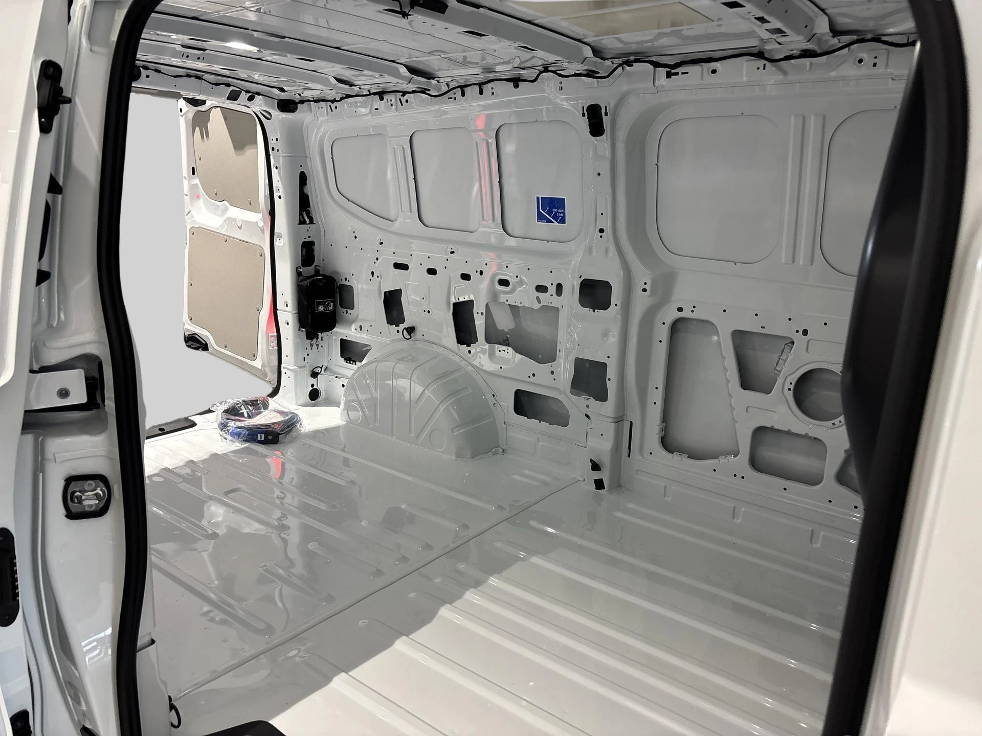 Ford-E-Transit Custom-image-18