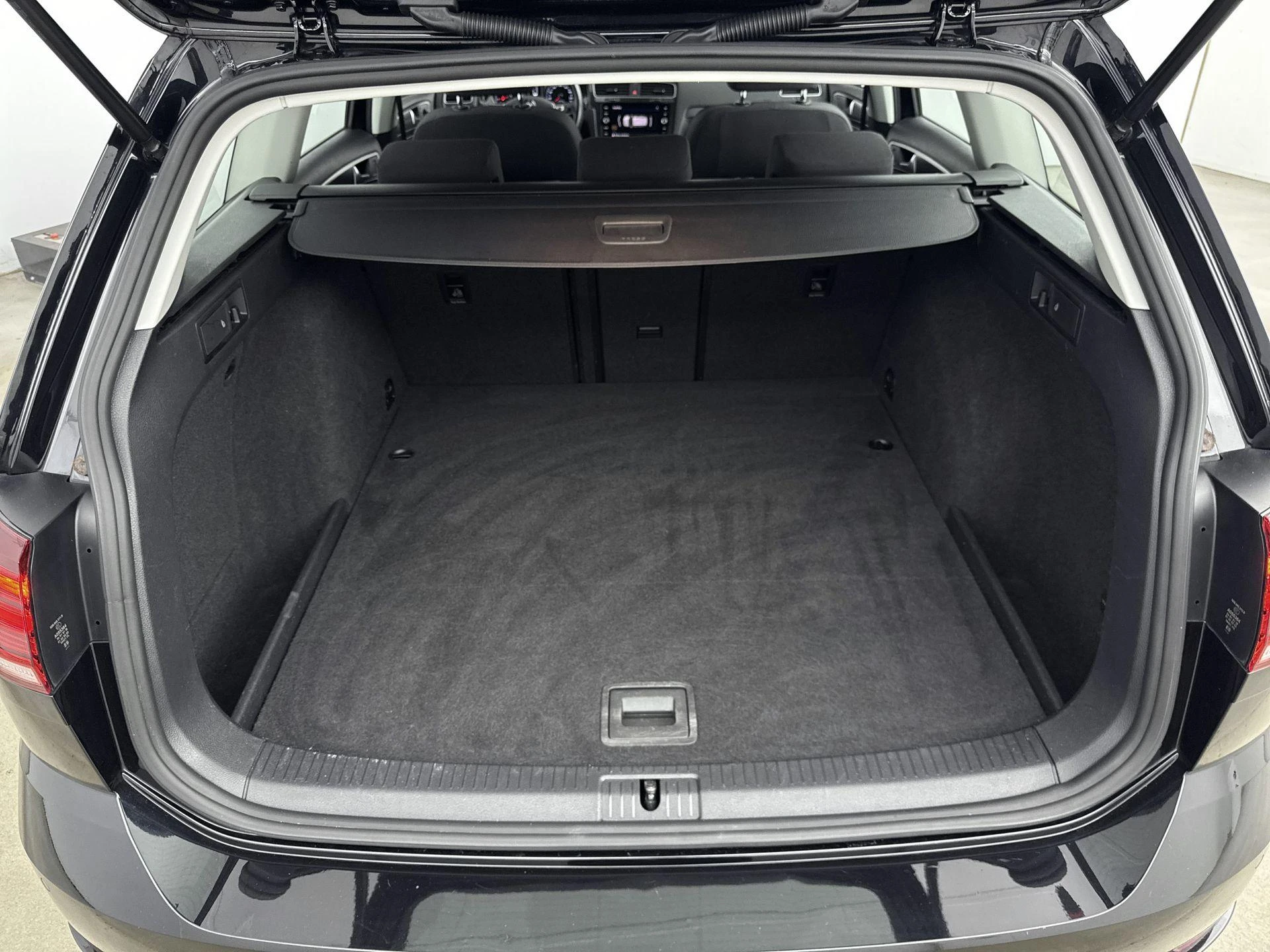 Volkswagen-Golf-image-15