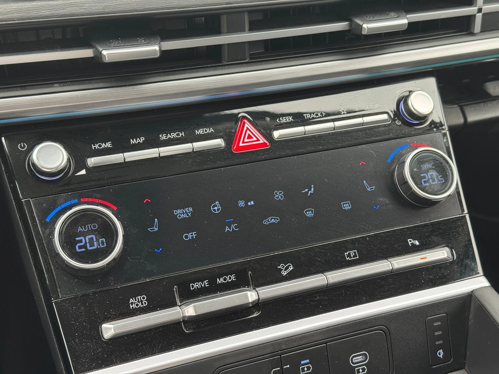 Hyundai-Santa Fe-image-15
