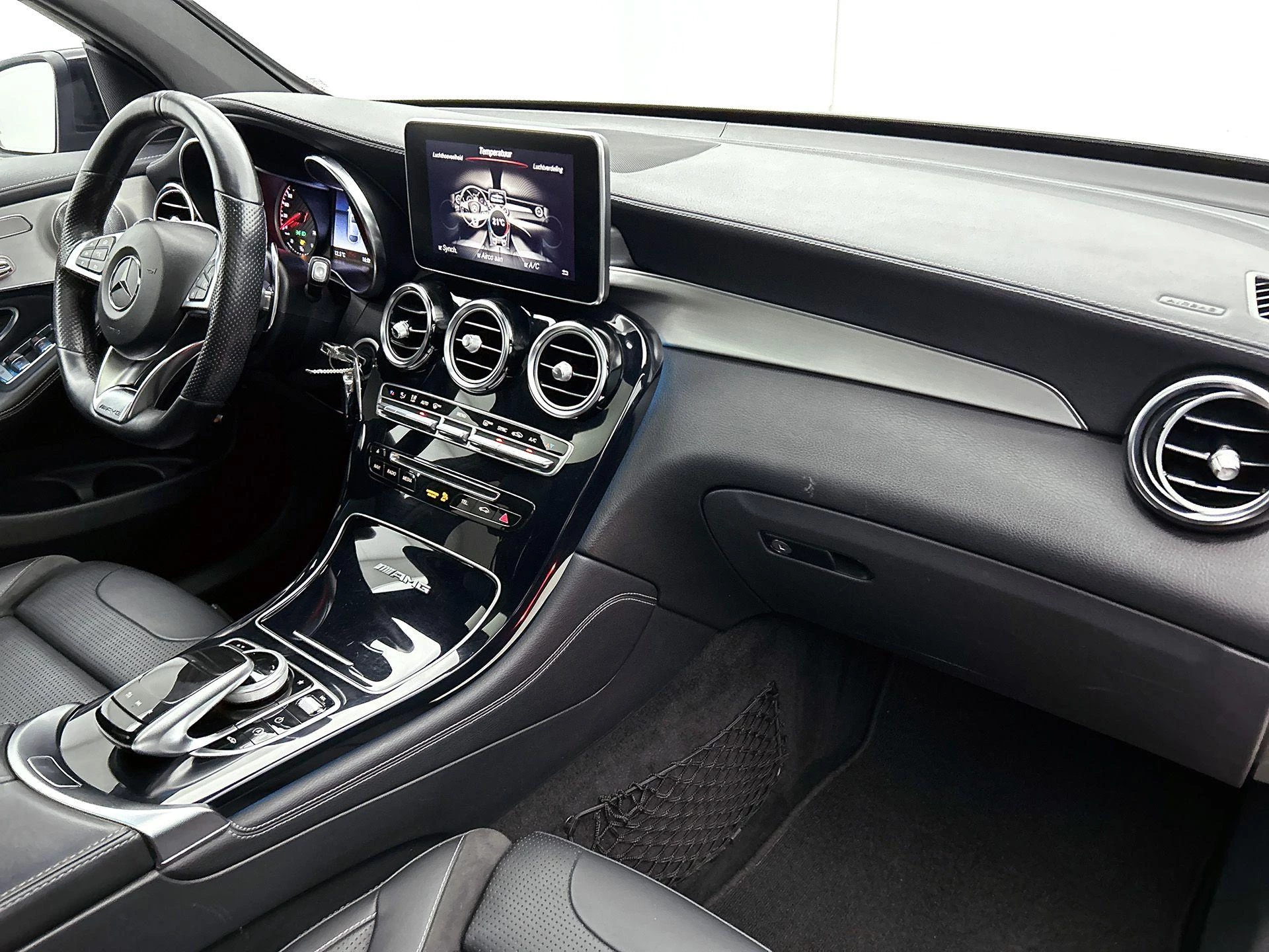 Mercedes-Benz-GLC-image-27