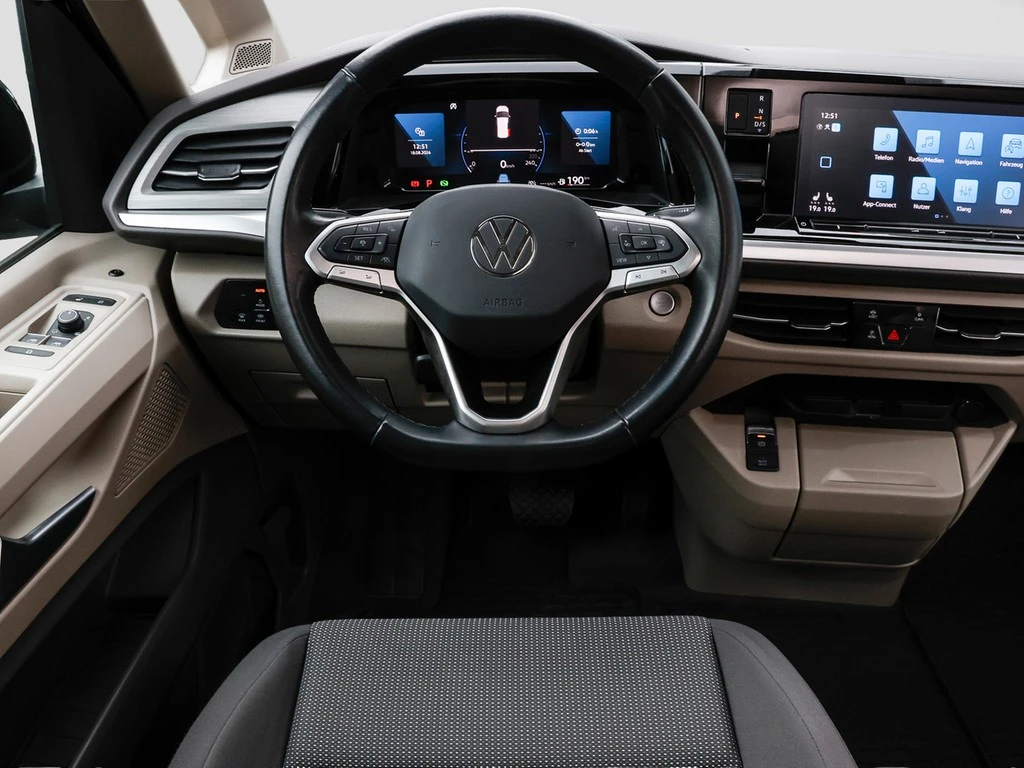 Volkswagen-Multivan-image-15