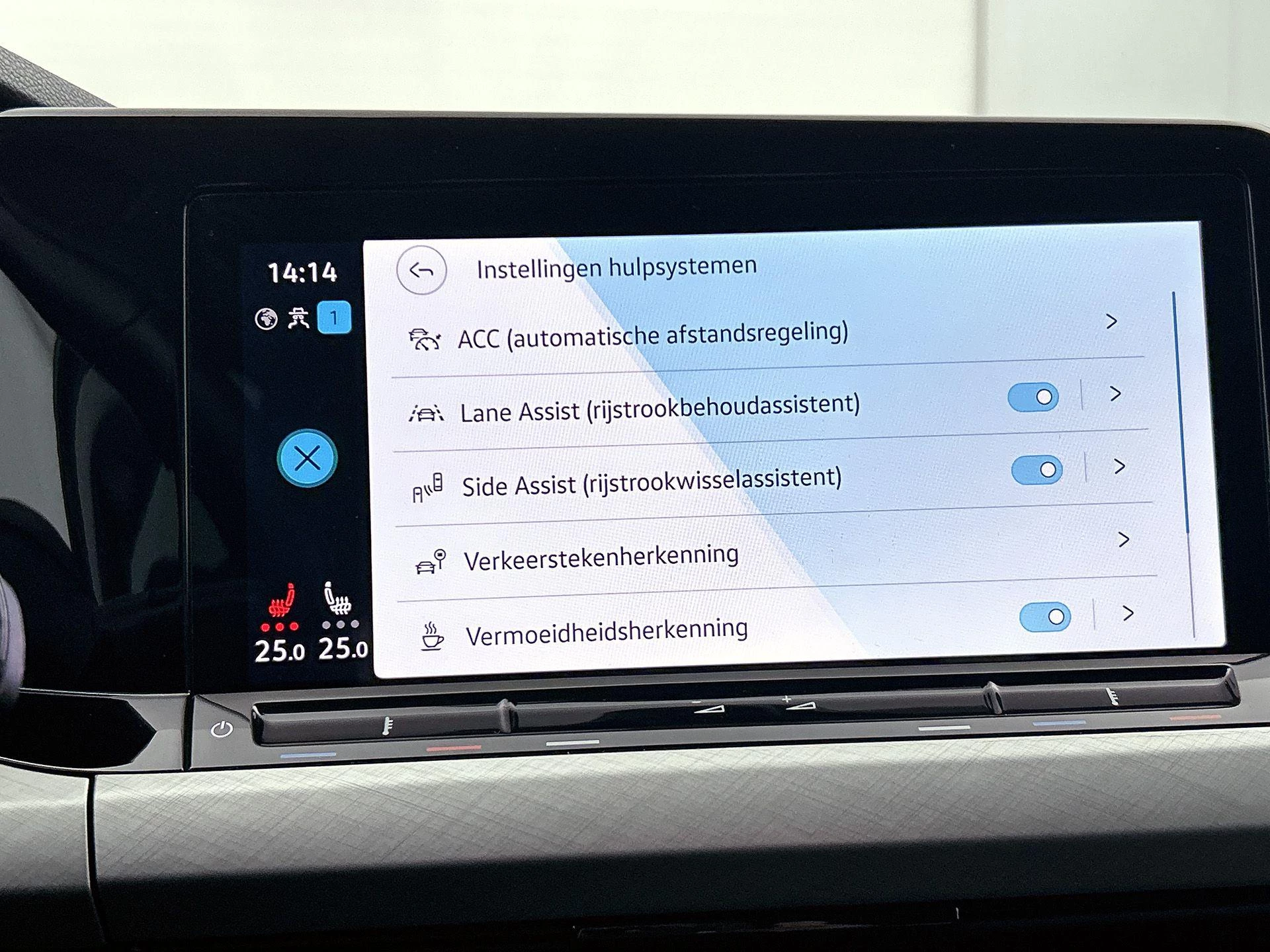 Volkswagen-Golf-image-13