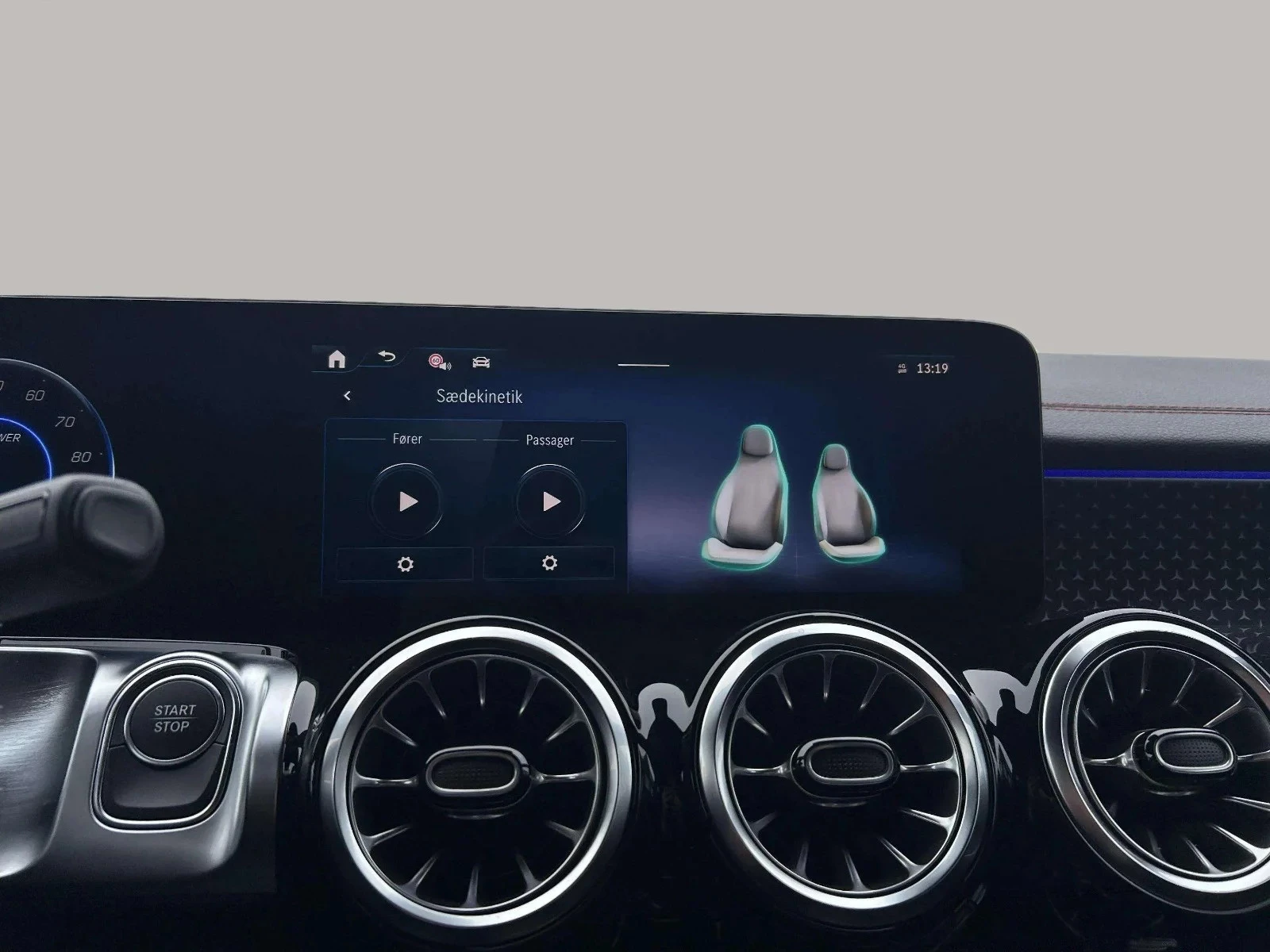 Mercedes-Benz-EQB-image-17