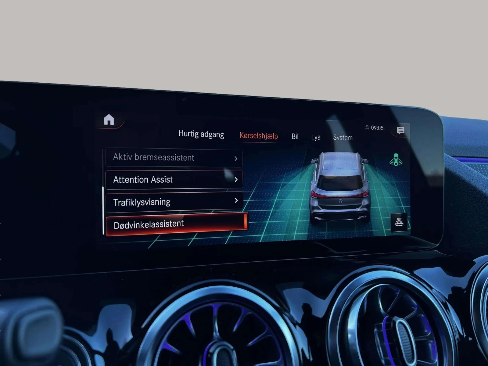 Mercedes-Benz-EQA-image-19