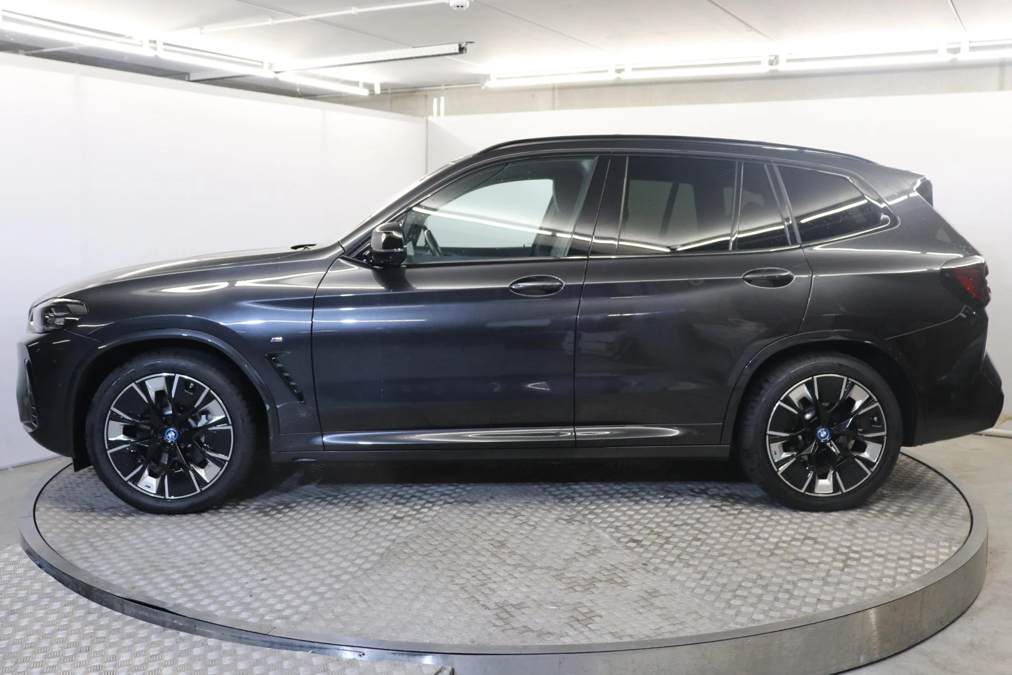 BMW-iX3-image-2